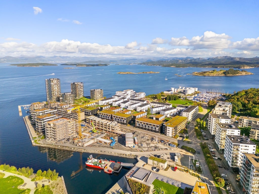 Lervig Brygge med Kanaltunet under oppføring. Galleribilde