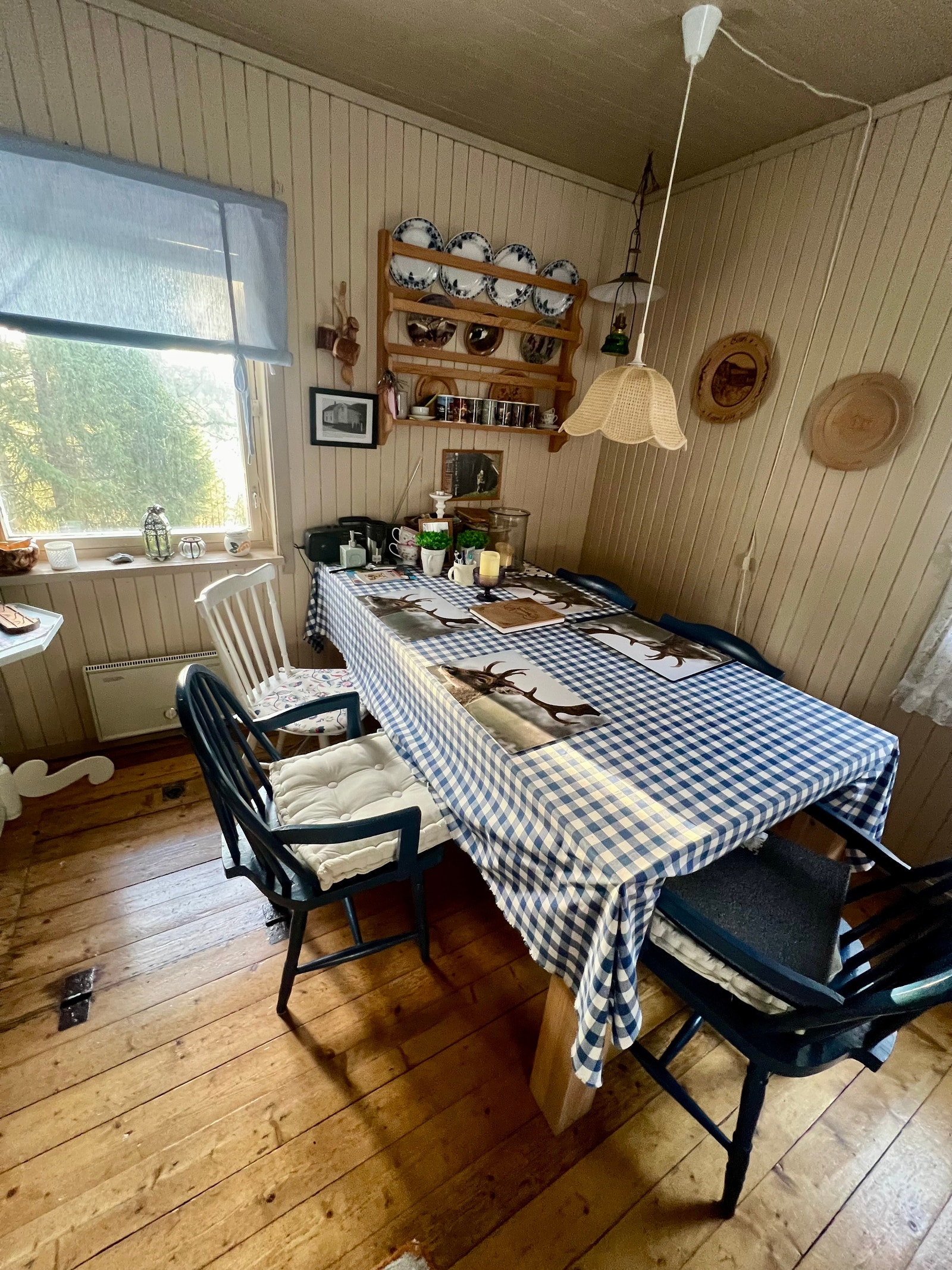 Sosialt langbord i heltre eik følger med Galleribilde