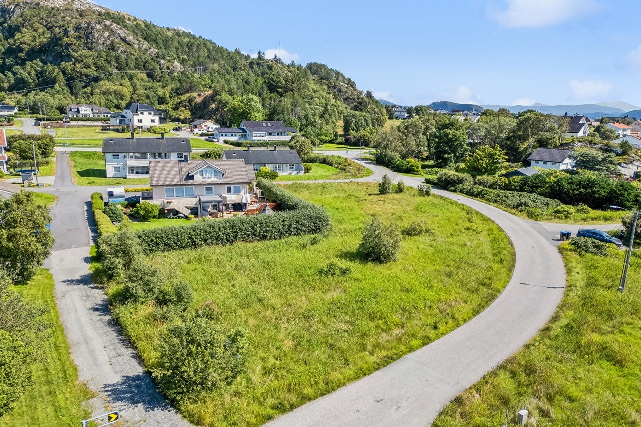 Dronebilde av tomtene sett mot nordøst. Galleribilde