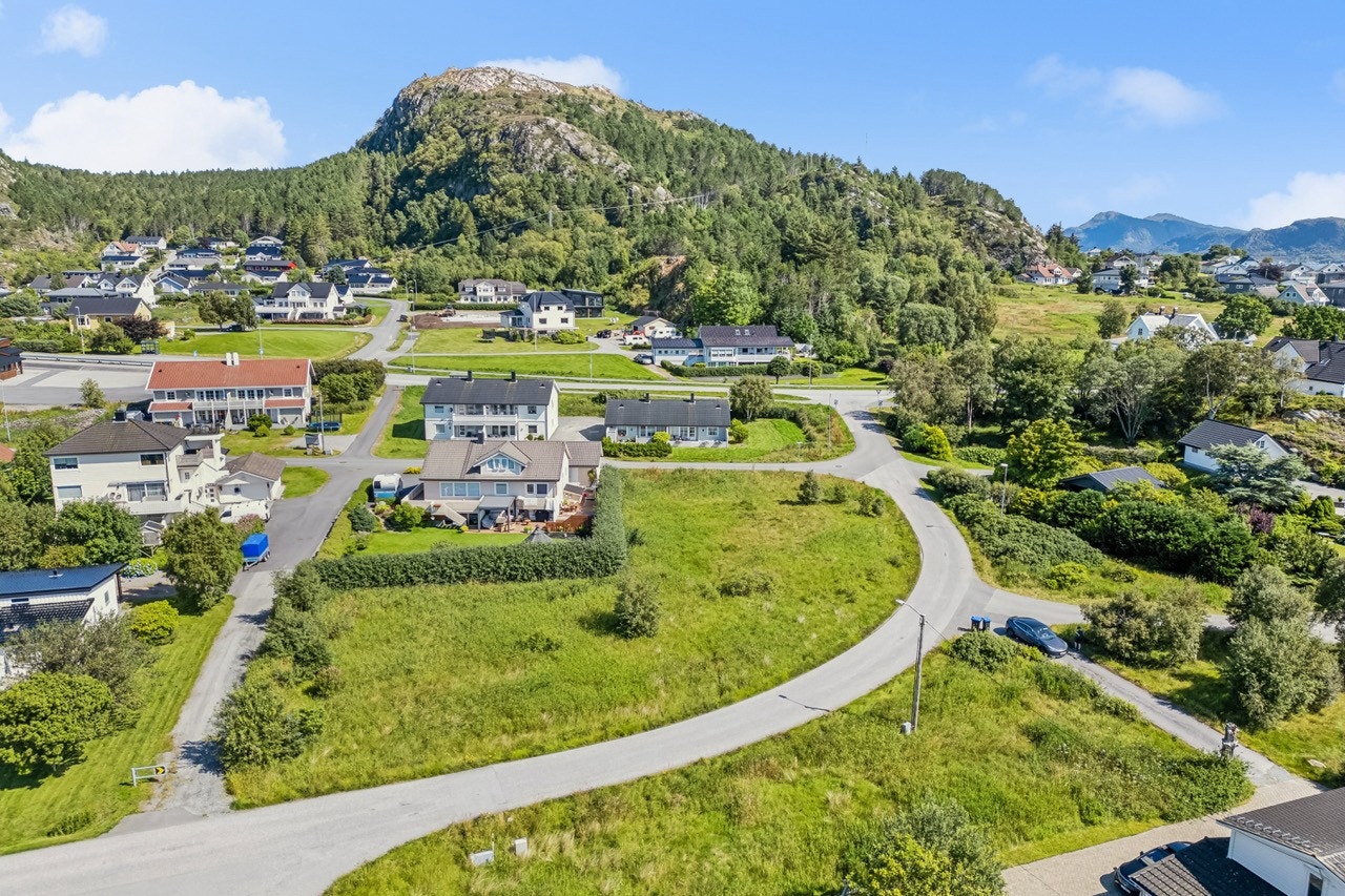 Dronebilde av tomtene sett mot nordøst. Galleribilde