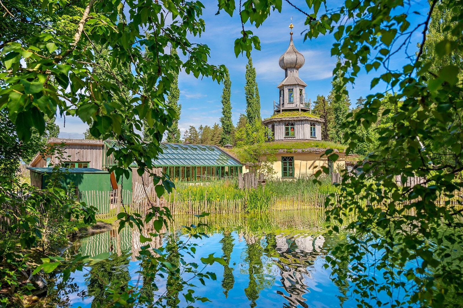 Kulturdestinasjonen Ramme ligger i Hvitsten. Her kan man nyte stillheten i unike omgivelser. De har mange kulturarrangementer hele året. Fra konserter til kunstutstillinger. Galleribilde