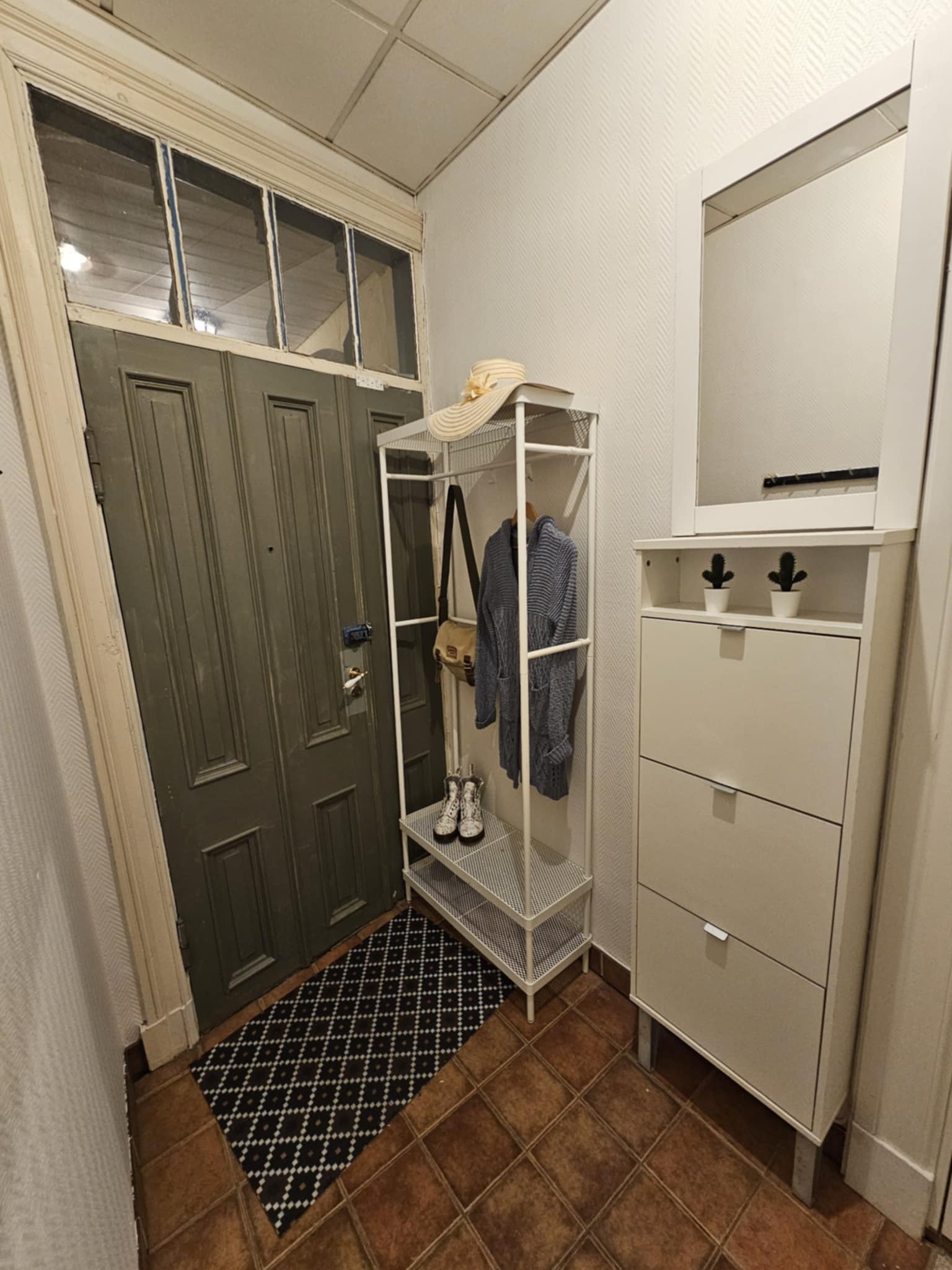 Garderobe for leiligheten. Galleribilde