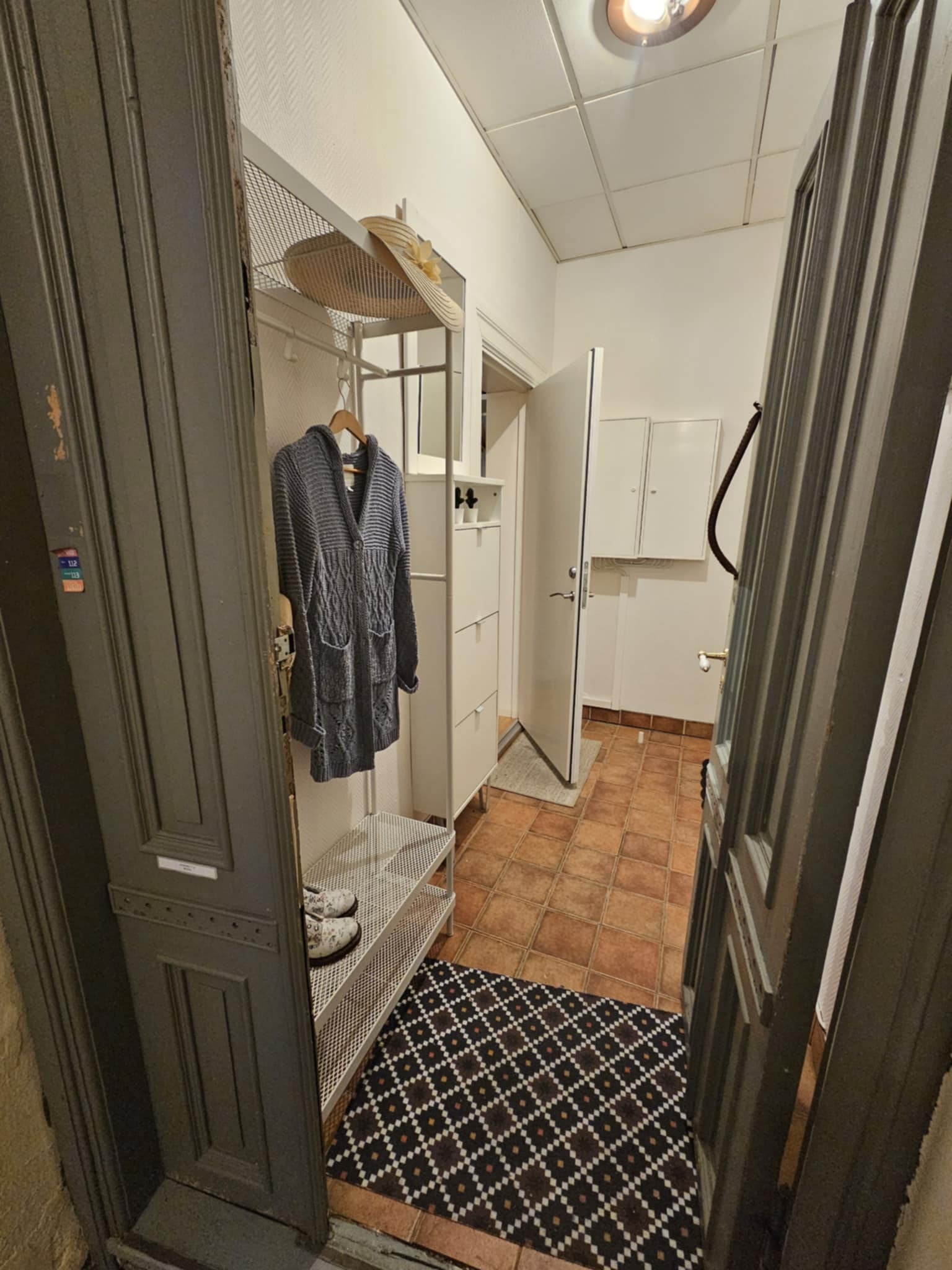 Yttergang, felles med naboleiligheten. Galleribilde