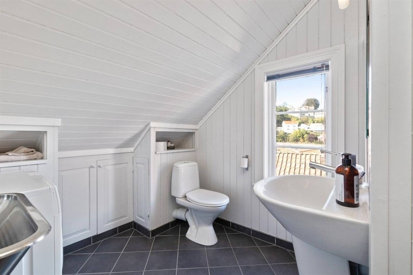 Bad m dusj og toalett Galleribilde