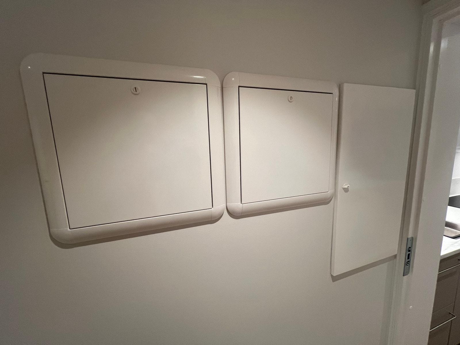 Gulvvarme er inkludert og leilighetene har egen strømmåler for øvrig strømbruk. Galleribilde