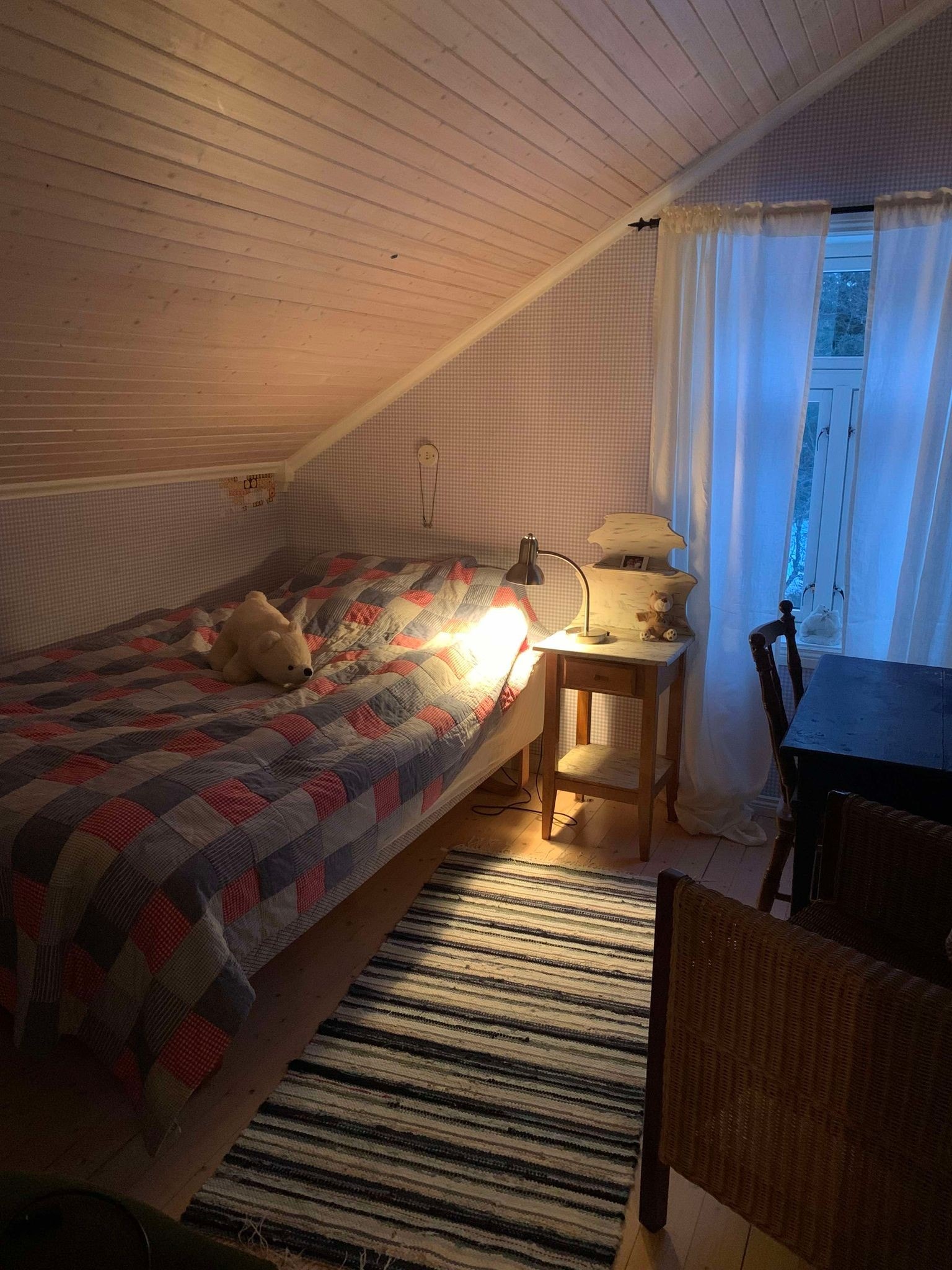 Soverom 3 med dobbeltseng og TV. Galleribilde