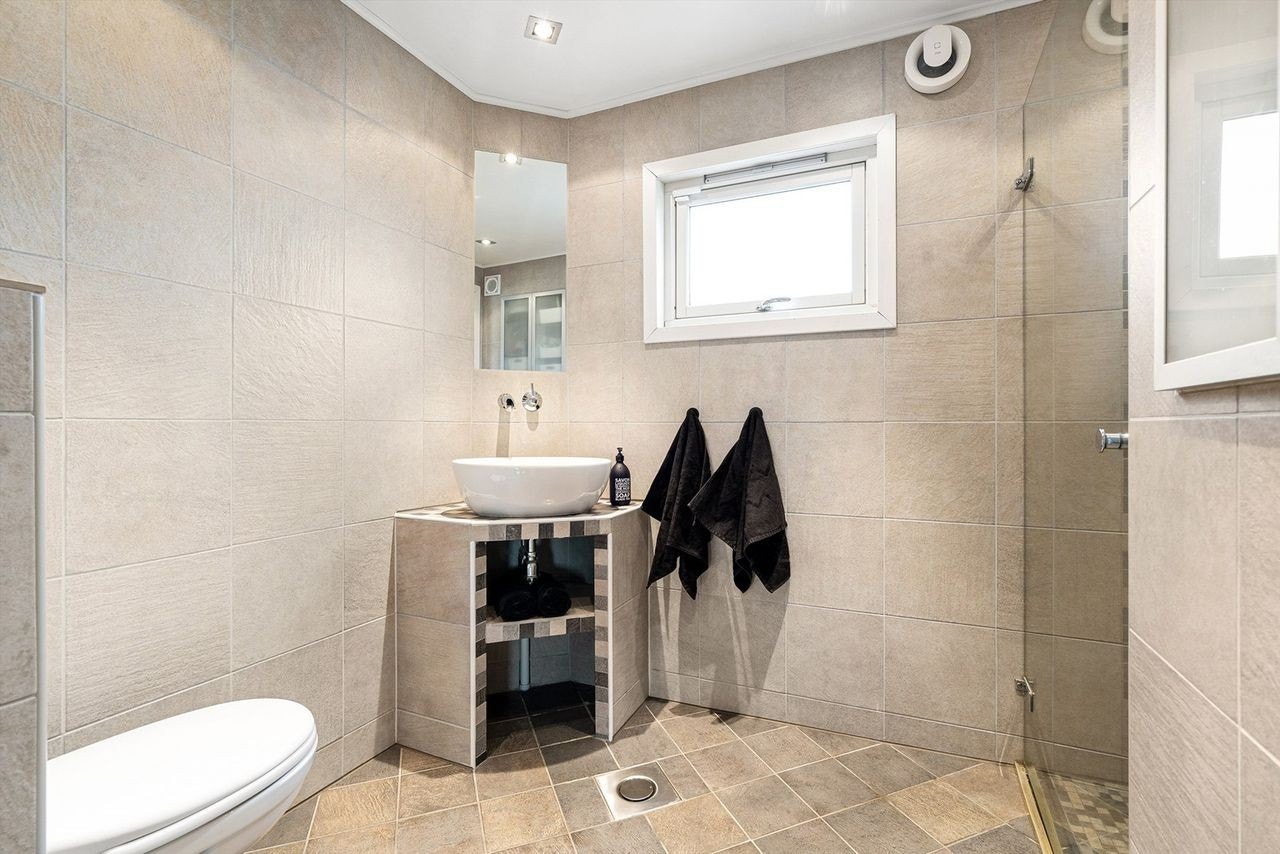 Bad i 1 etasje Galleribilde