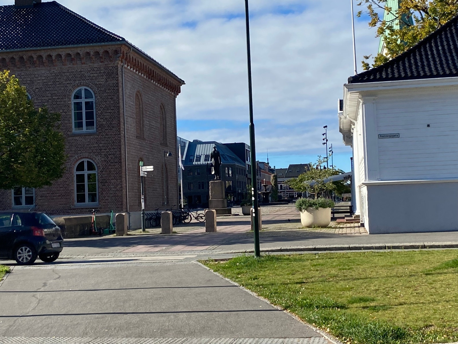 Festningsgata 22, vis a vis Rådhuset | Torvet Galleribilde