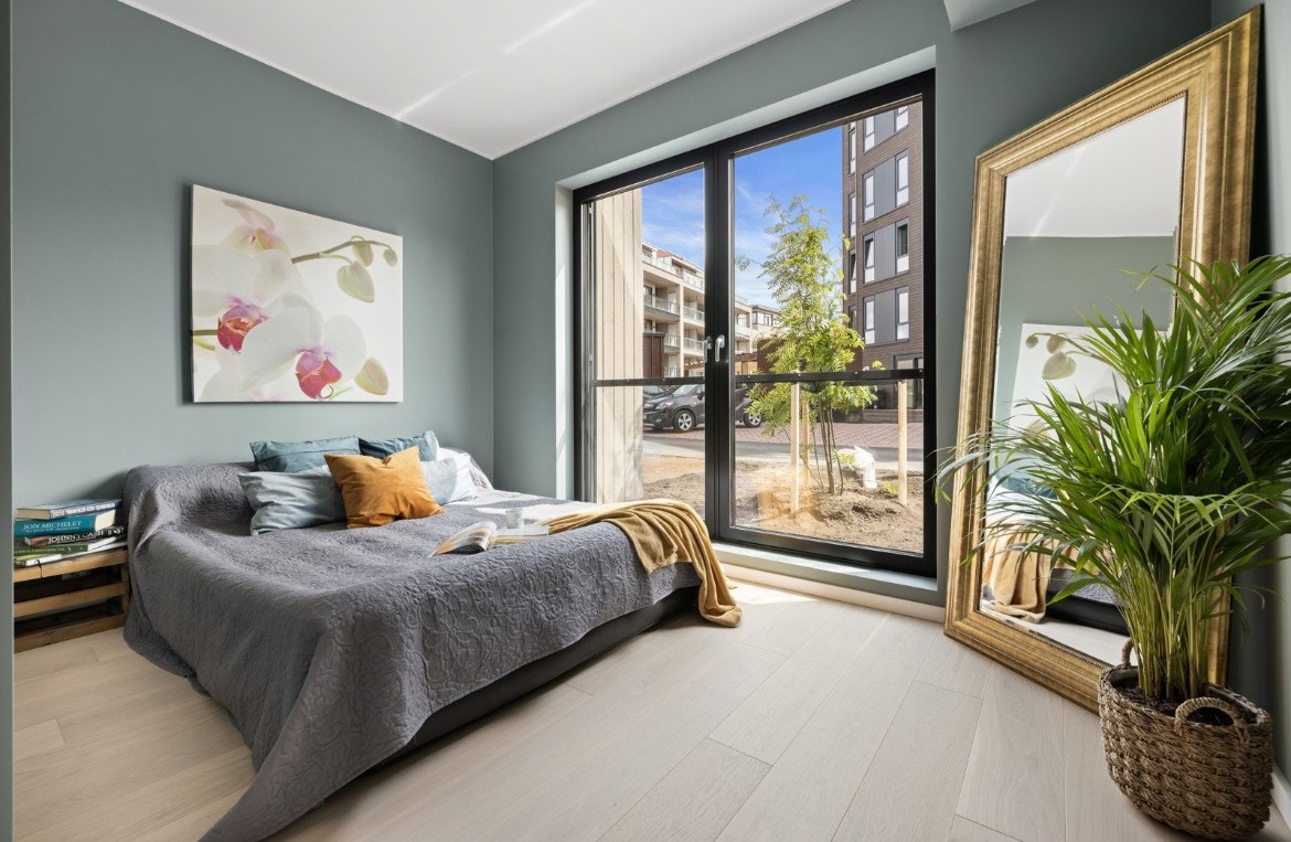 Soverom 1 med plass til dobbelseng, nattbord og garderobeløsning etter ønske. Galleribilde