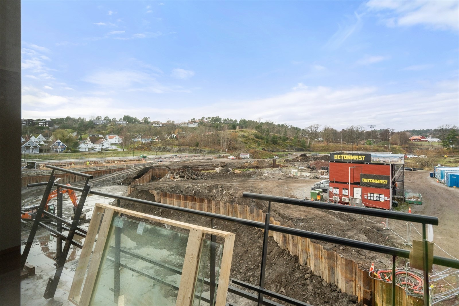 Fin utsikt til kanalen som nå er under utgraving og utsikt til sjøen i rening Larvik by Galleribilde