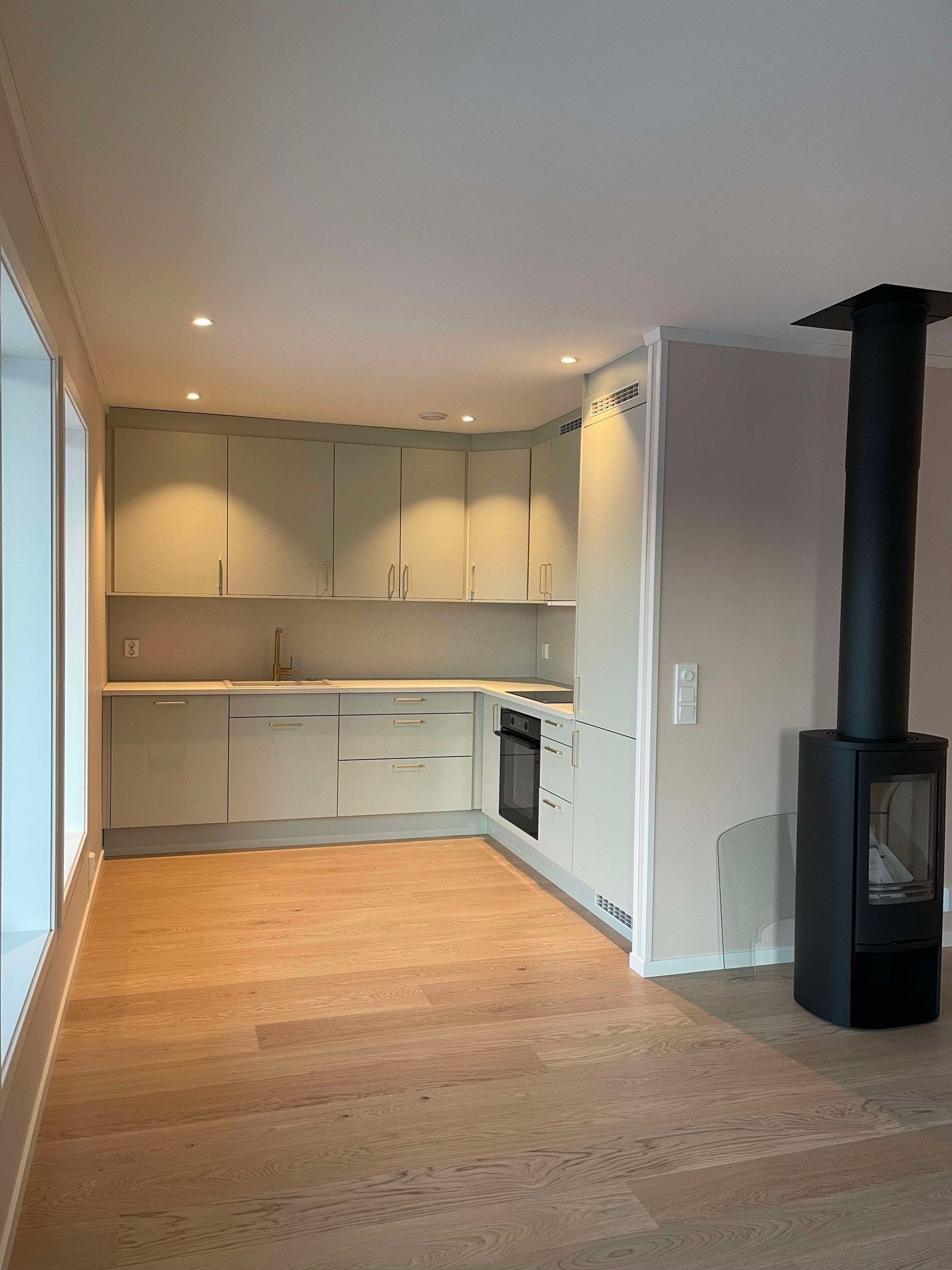 Bilde tatt av en tilsvarende bolig - kjøkken Galleribilde