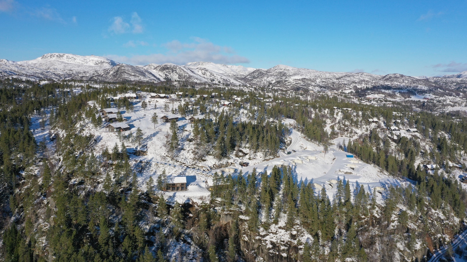 Furåsen er allerede et etterspurt område i Sirdal hvor det meldes om høy trivsel blant hytteeierne. Vårt nye hytteflet består av i alt 22 hytter hvor 9 allerede er solgt. Galleribilde