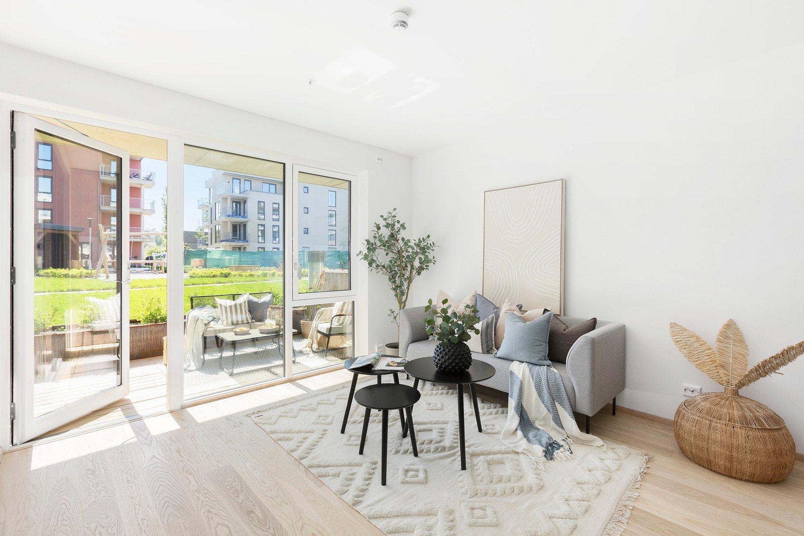 Utgang til terrasse fra stue. Galleribilde