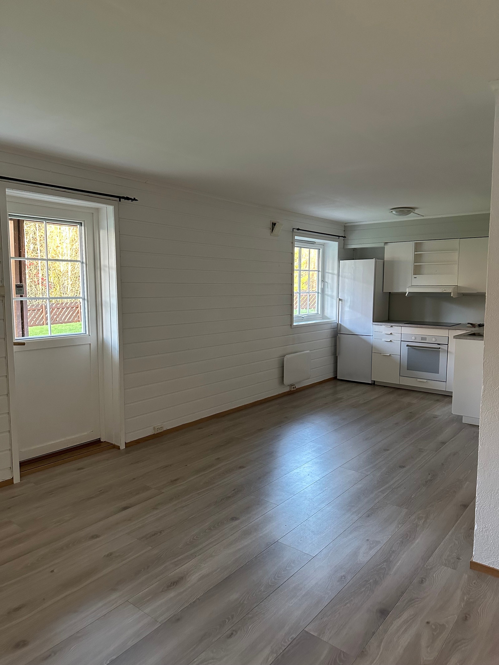 Stue med kjøkkenkrok Galleribilde