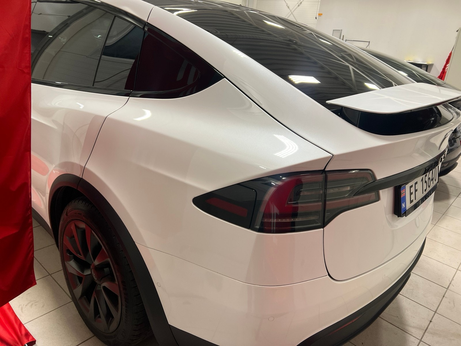 Tesla Model X 4