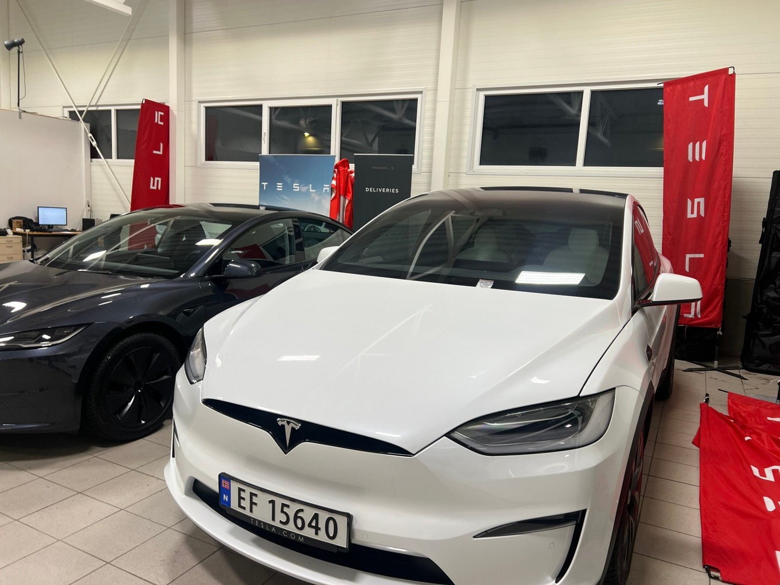 Tesla Model X 2