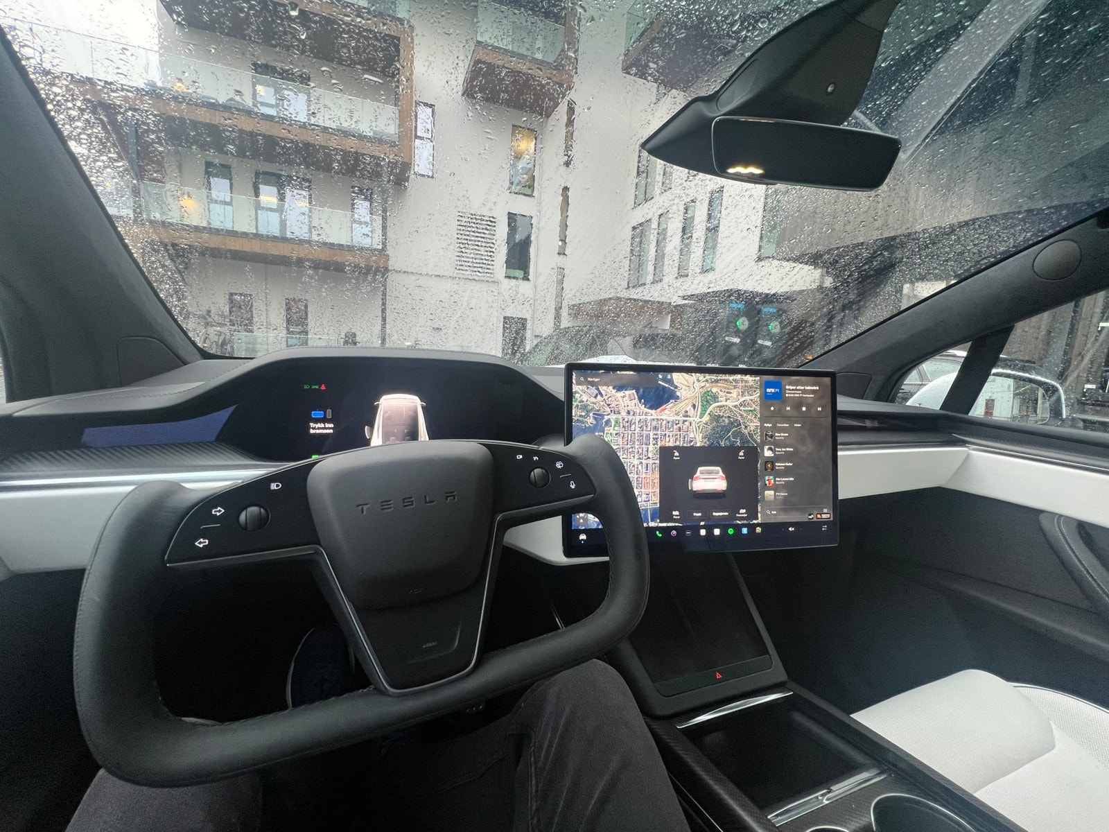 Tesla Model X 11