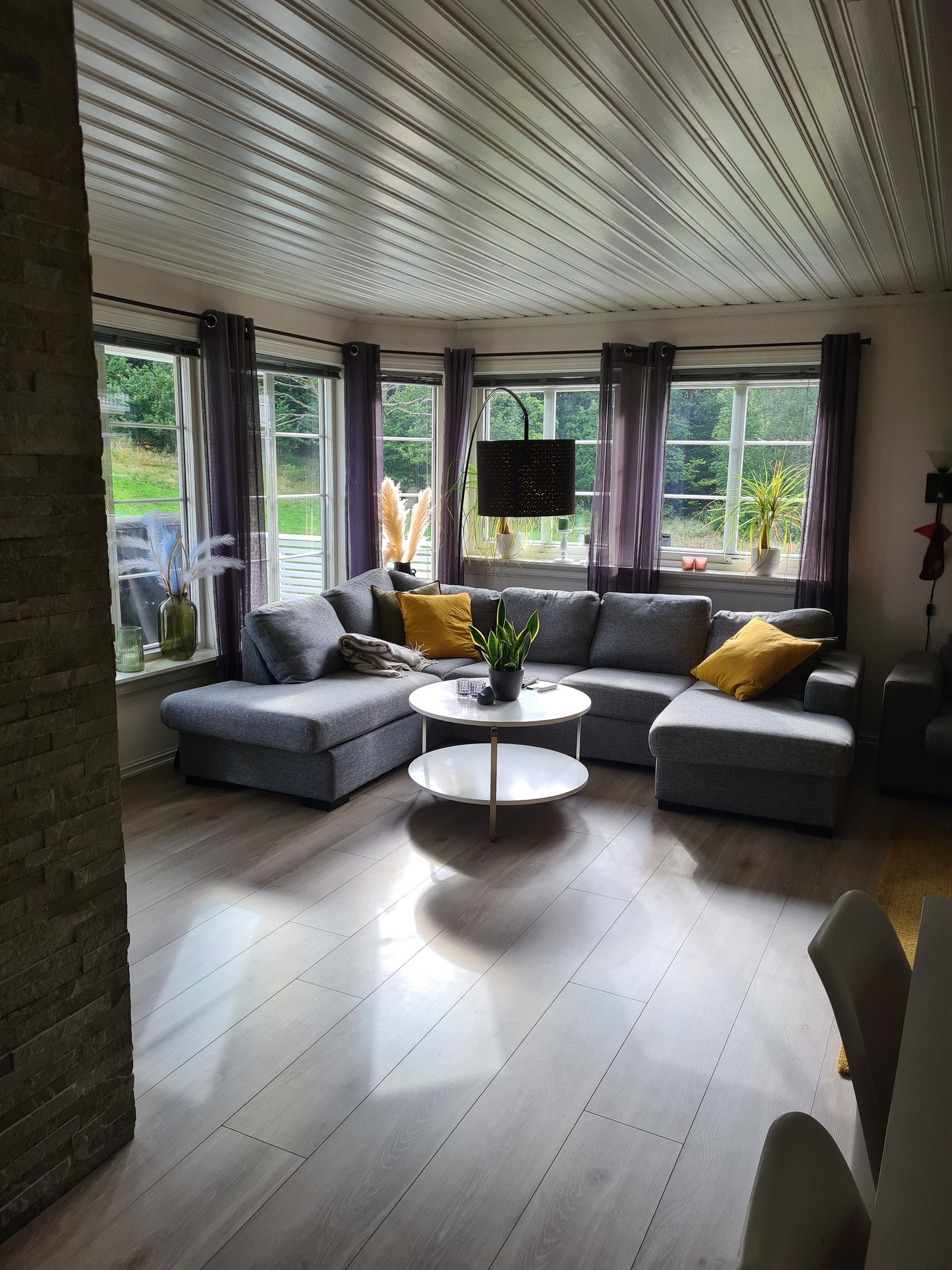 Stor stue 2 sofaer Galleribilde