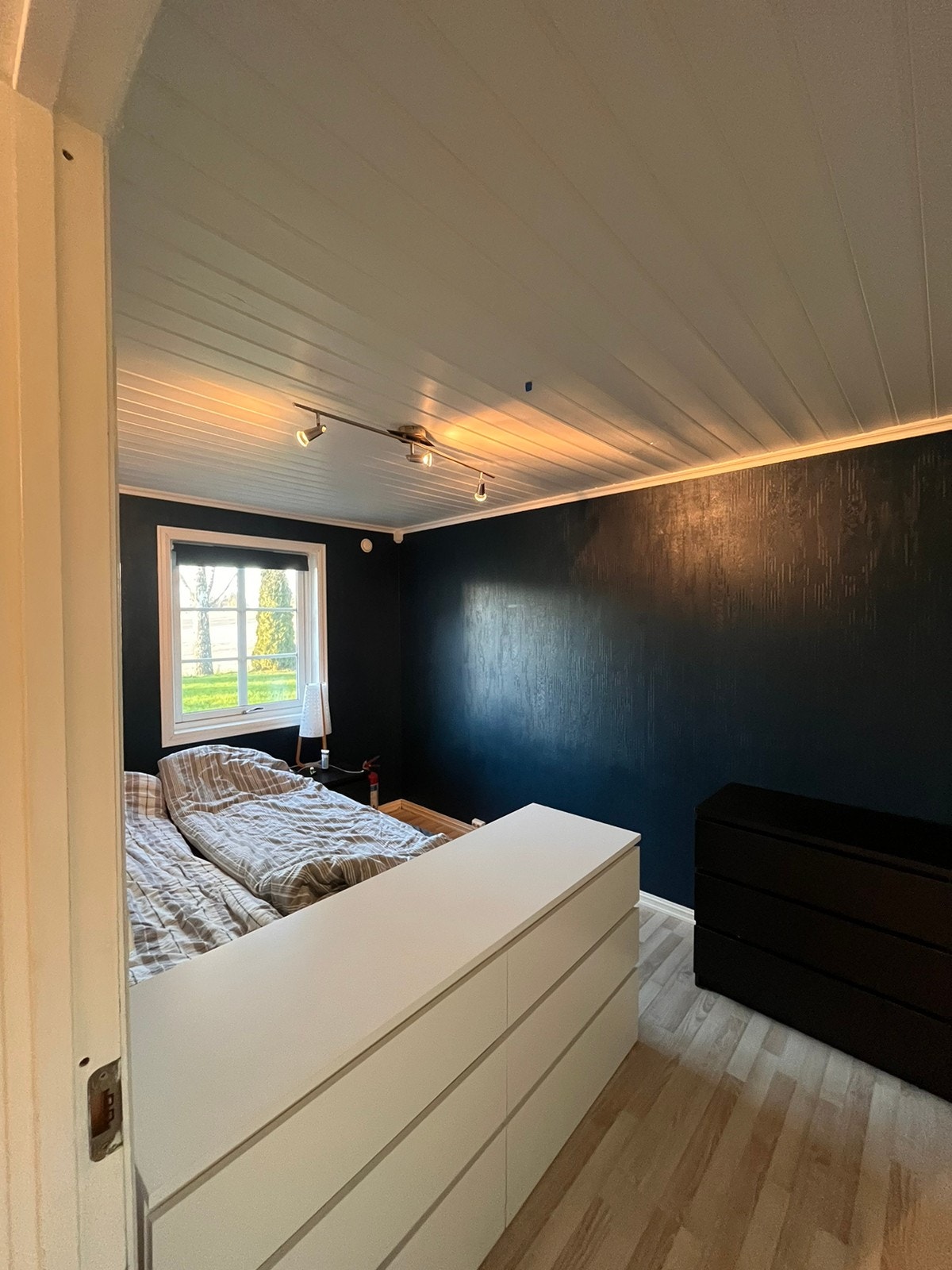 Soverom 1 med plass til dobbelt seng Galleribilde