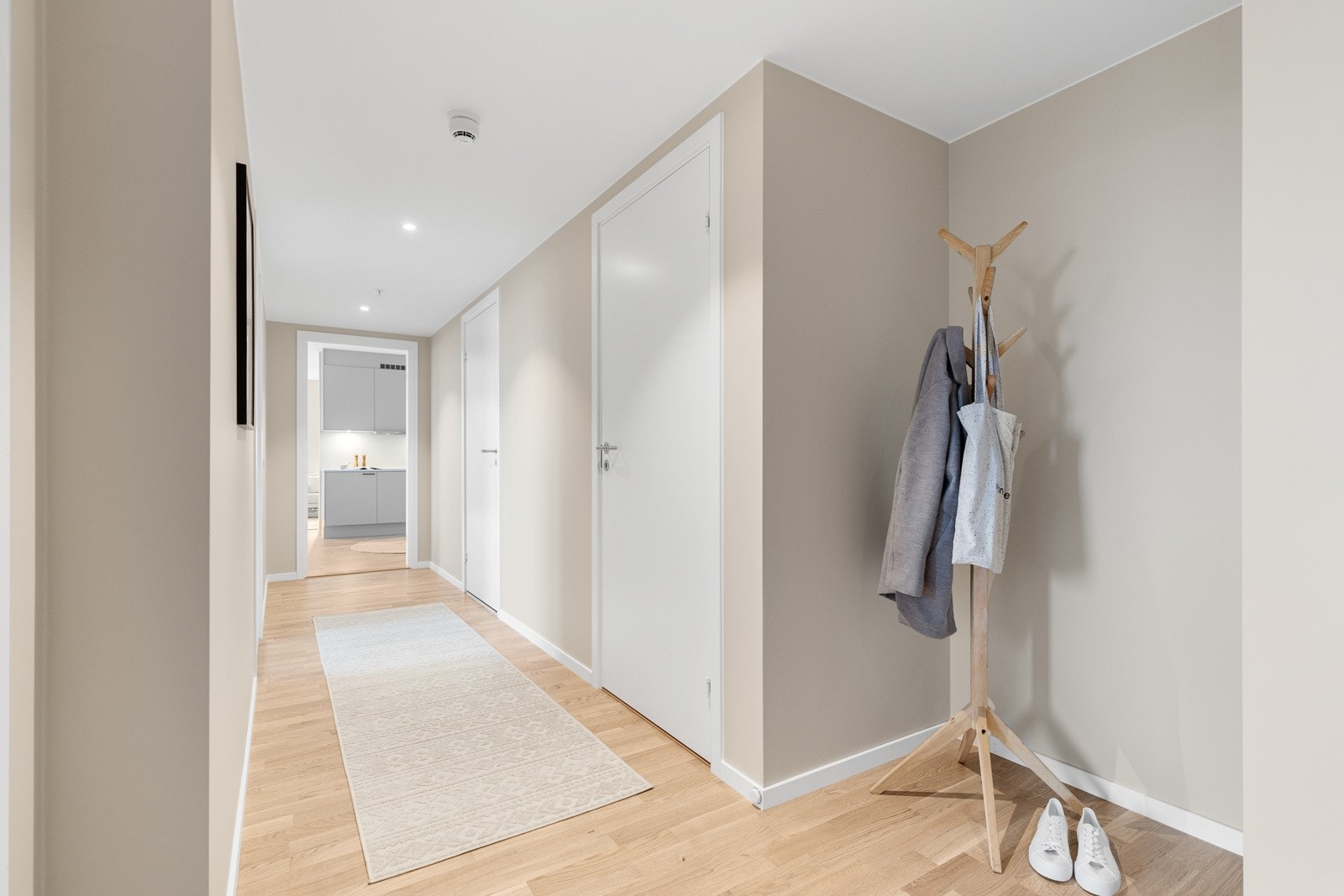 Entré. Bildet er hentet fra en lik leilighet i etasjen under. Galleribilde