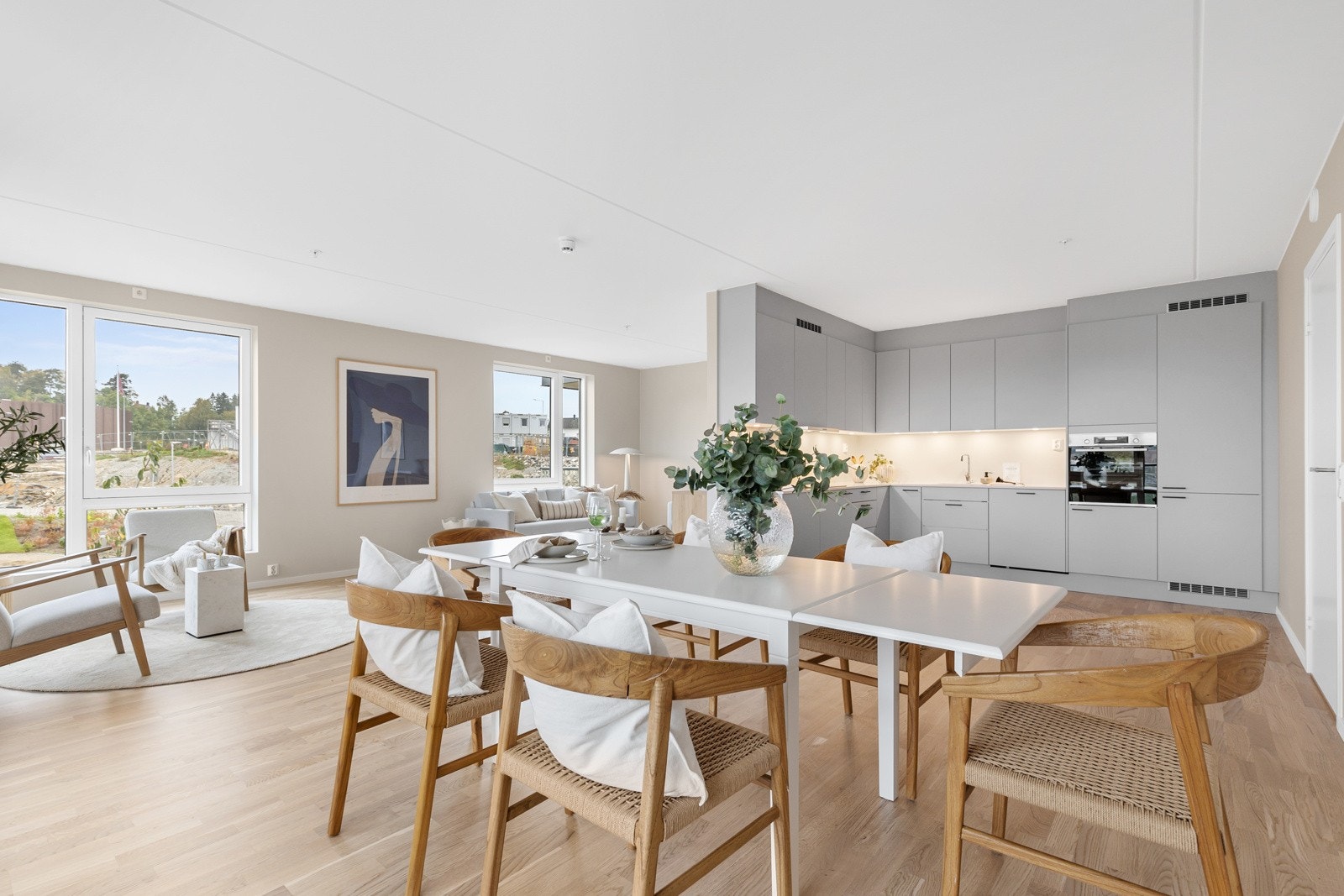 Stor og flott 4-roms med mange gode kvaliter. Bildet er hentet fra en lik leilighet i etasjen under. Galleribilde