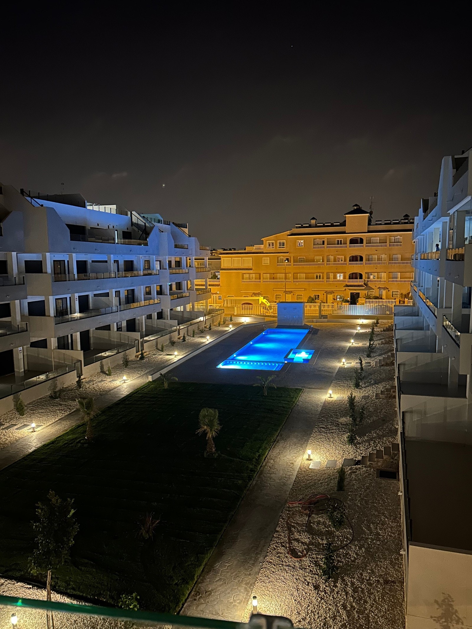 Utsikt fra balkongen på kvelden, lunt og koselig Galleribilde