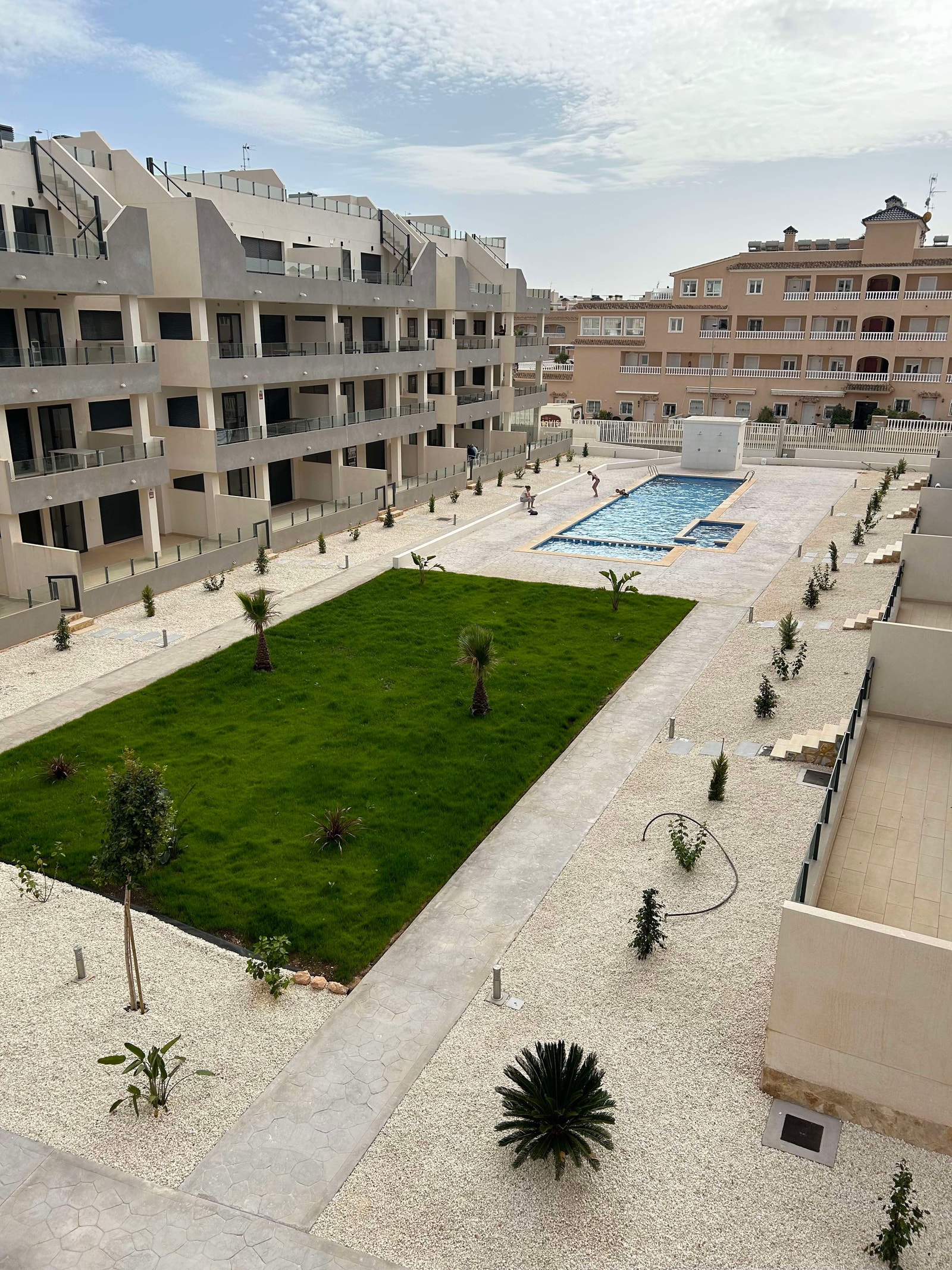 Bassengområdet, bildet er tatt fra balkongen i november Galleribilde