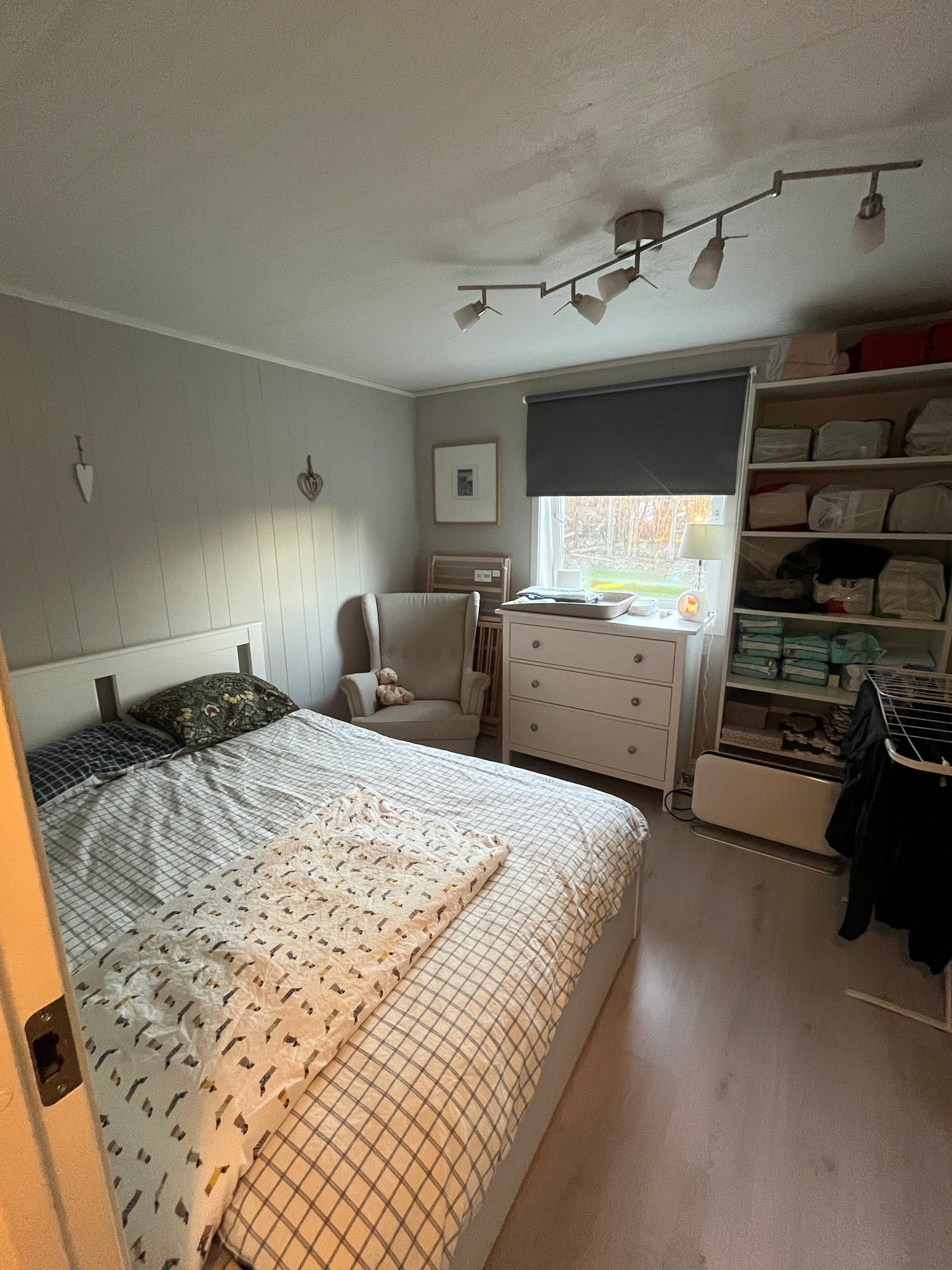 Stor skyvedørsgarderobe på soverommet (vises ikke på bilde) Galleribilde