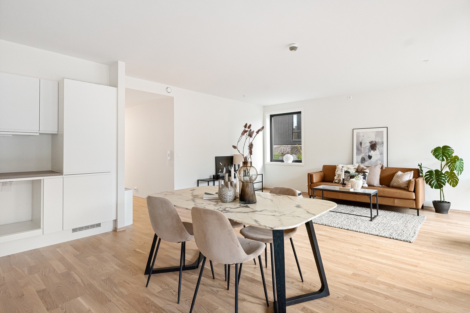 Stue og kjøkken ligger fint plassert i forhold til soverom Galleribilde