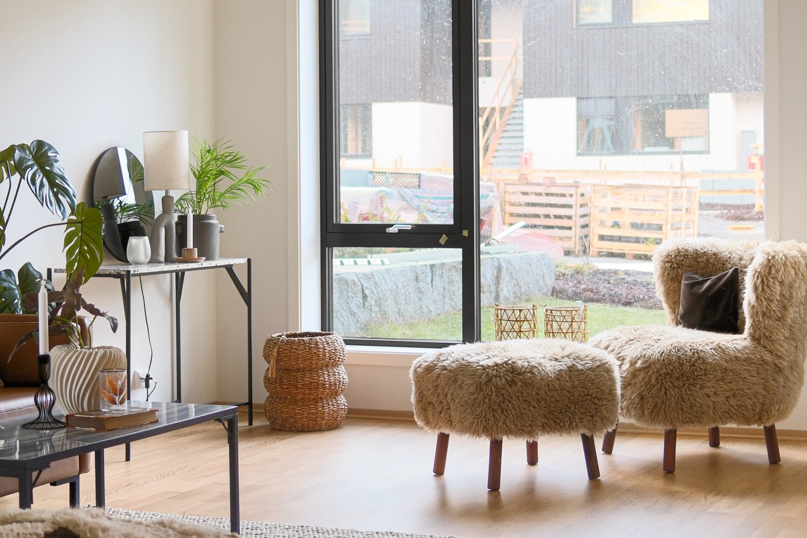 Leilighetens planløsning gir god flyt og oppleves lys og luftig Galleribilde