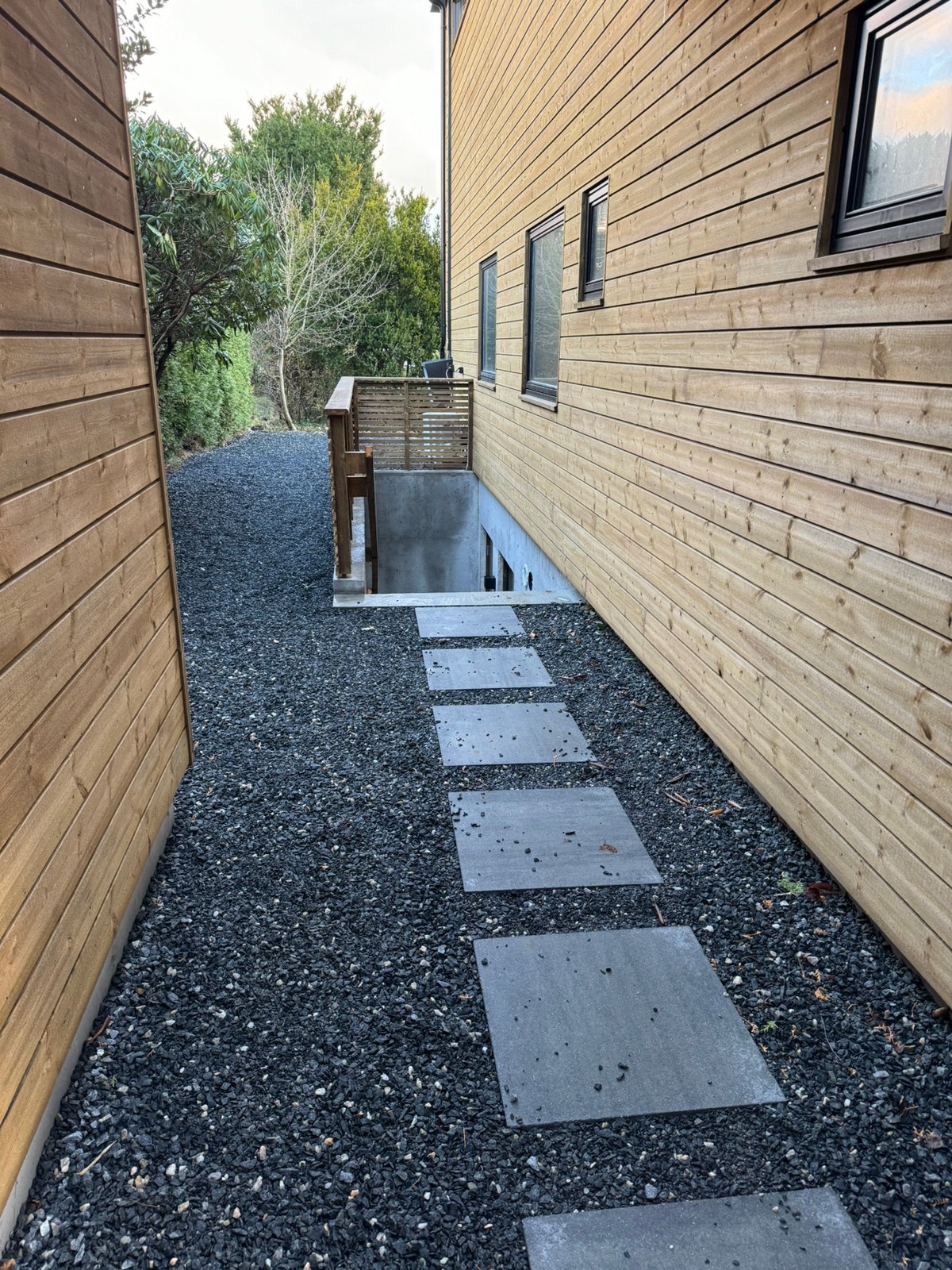 Gangadkomst mot trapp Galleribilde