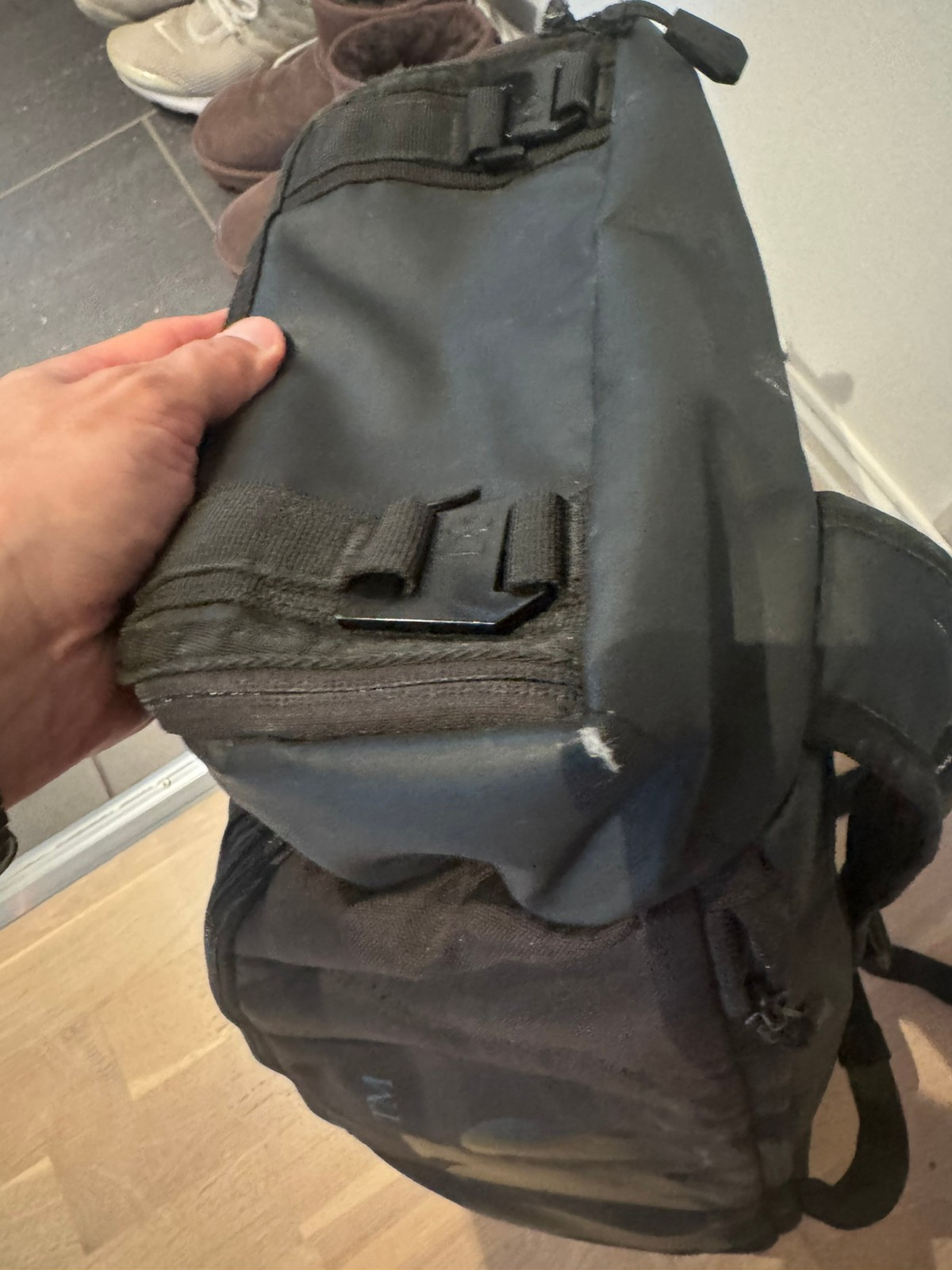 DOUCHEBAG HUGGER 30L | FINN-torget