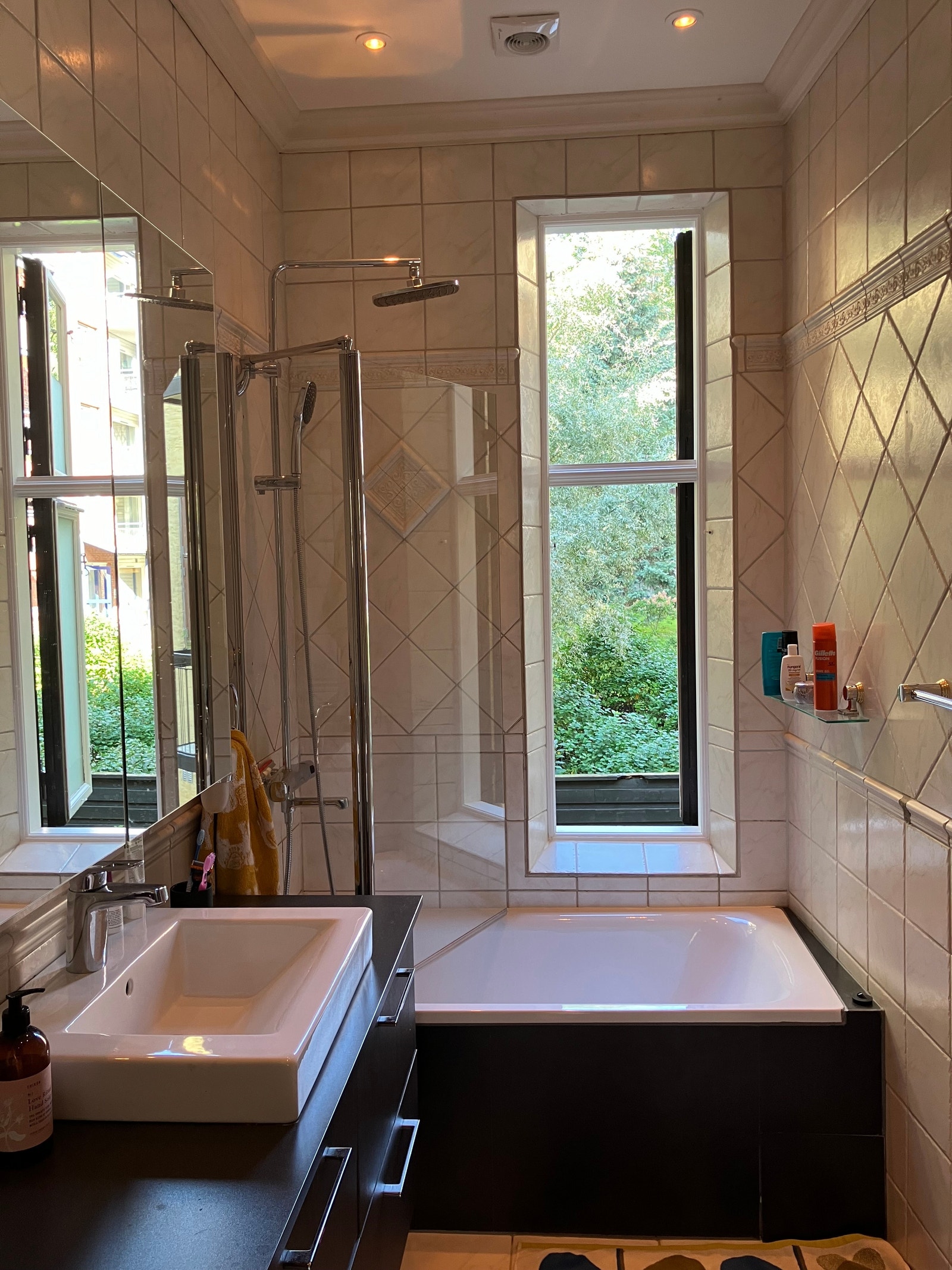 bad med badekar Galleribilde