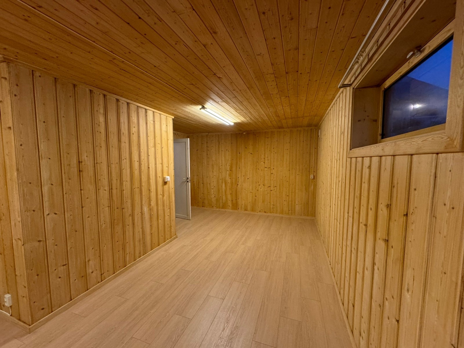 Kjellerstue med varmefolie i gulvet Galleribilde