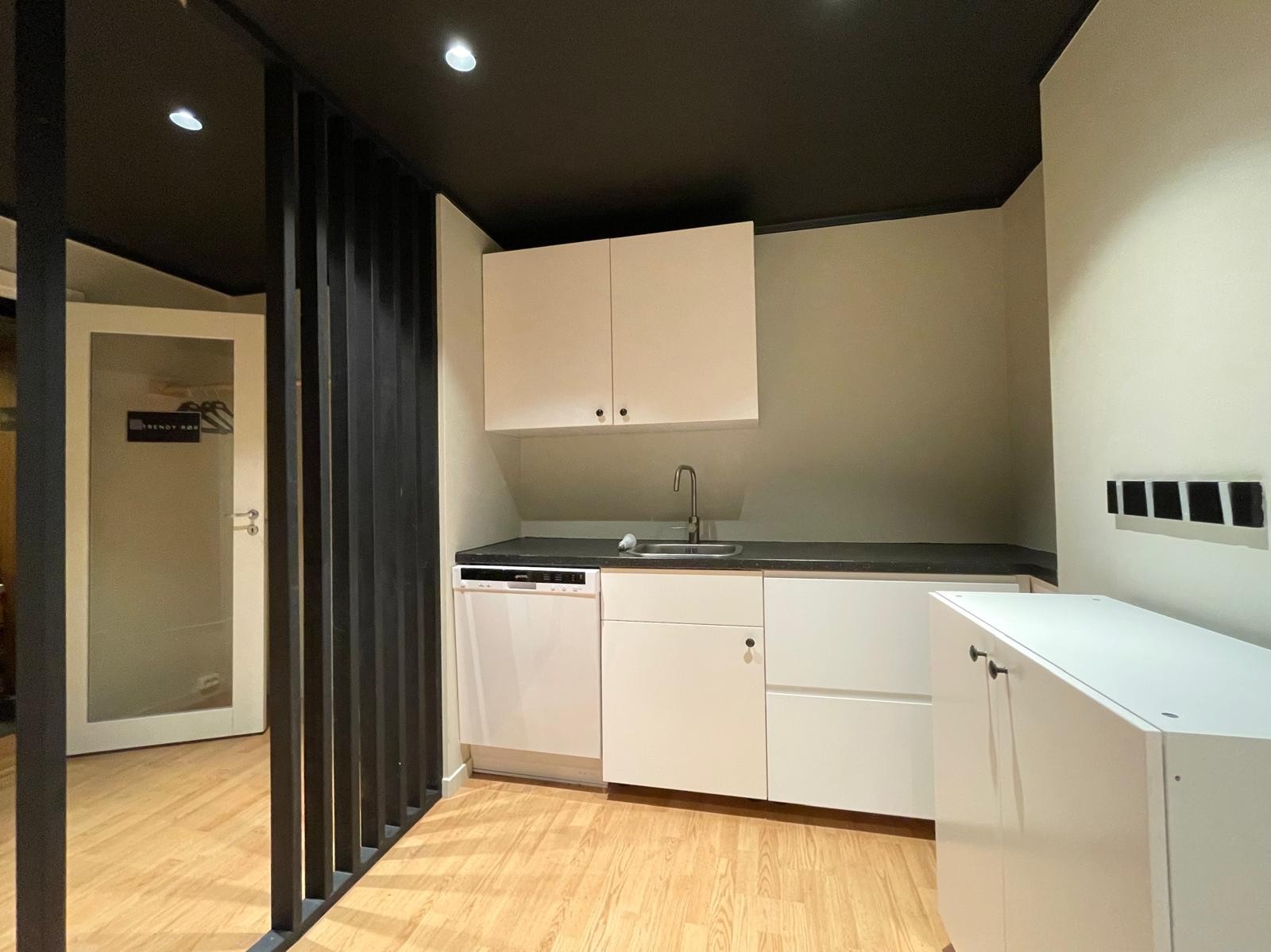 Inngangsparti og kjøkkenkrok Galleribilde