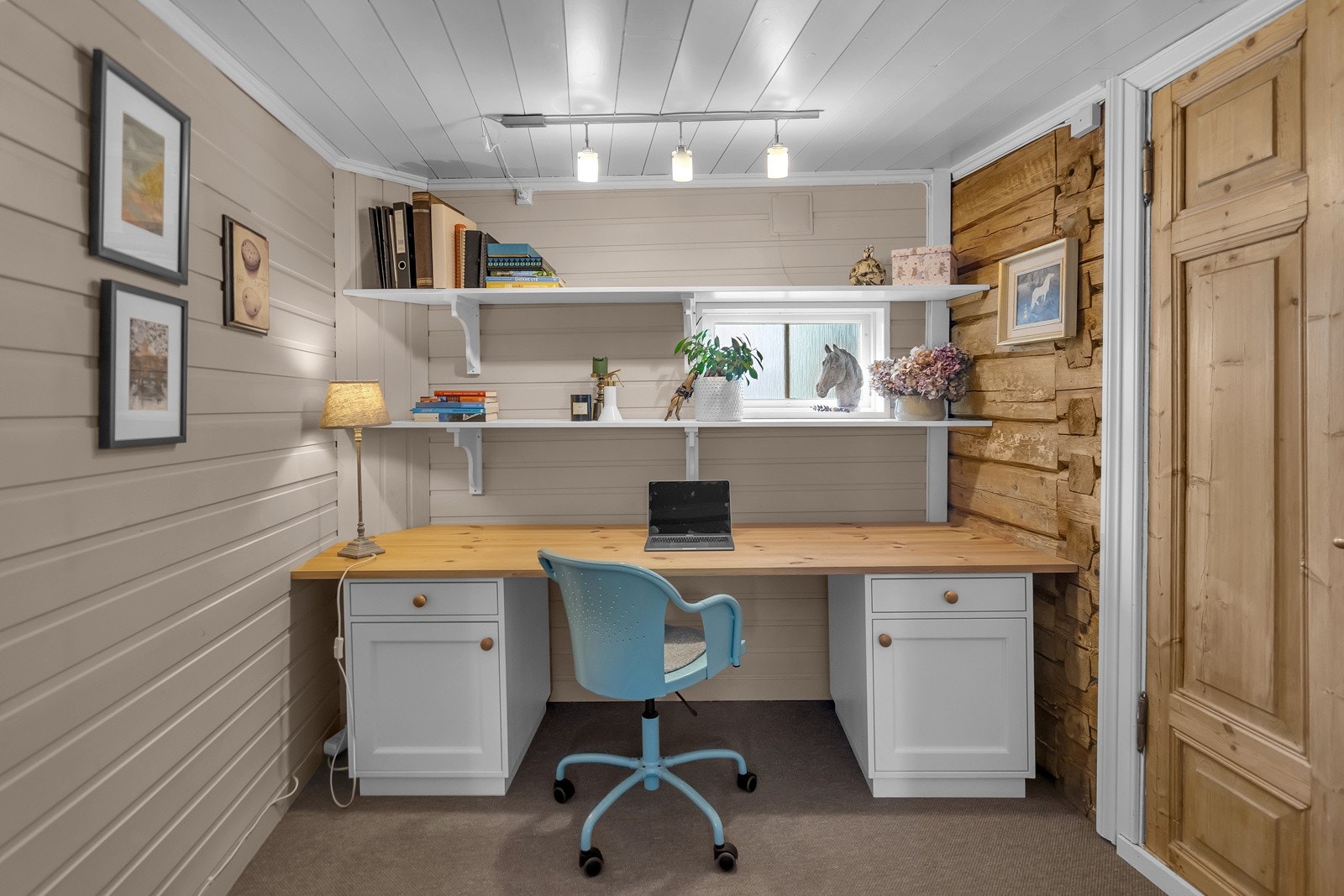 Trenger du plass til hjemmekontor- er dette en fin plass. Galleribilde