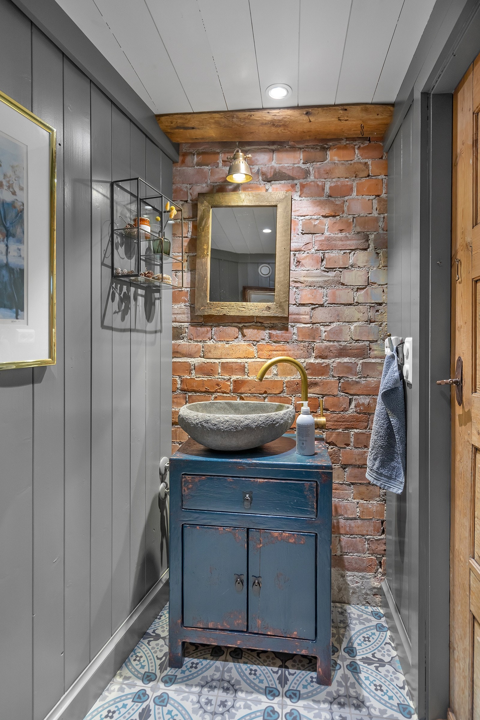 Wc-rom i hall. Galleribilde