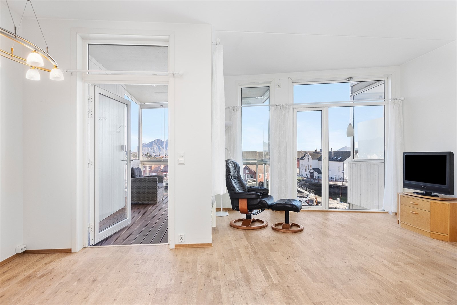 Utgang til innglasset balkong Galleribilde