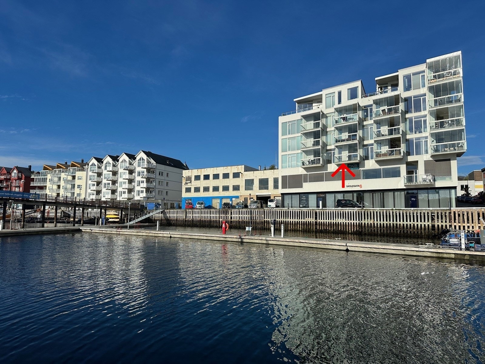 Svært bra beliggenhet lang havnepromenaden.jpg Galleribilde