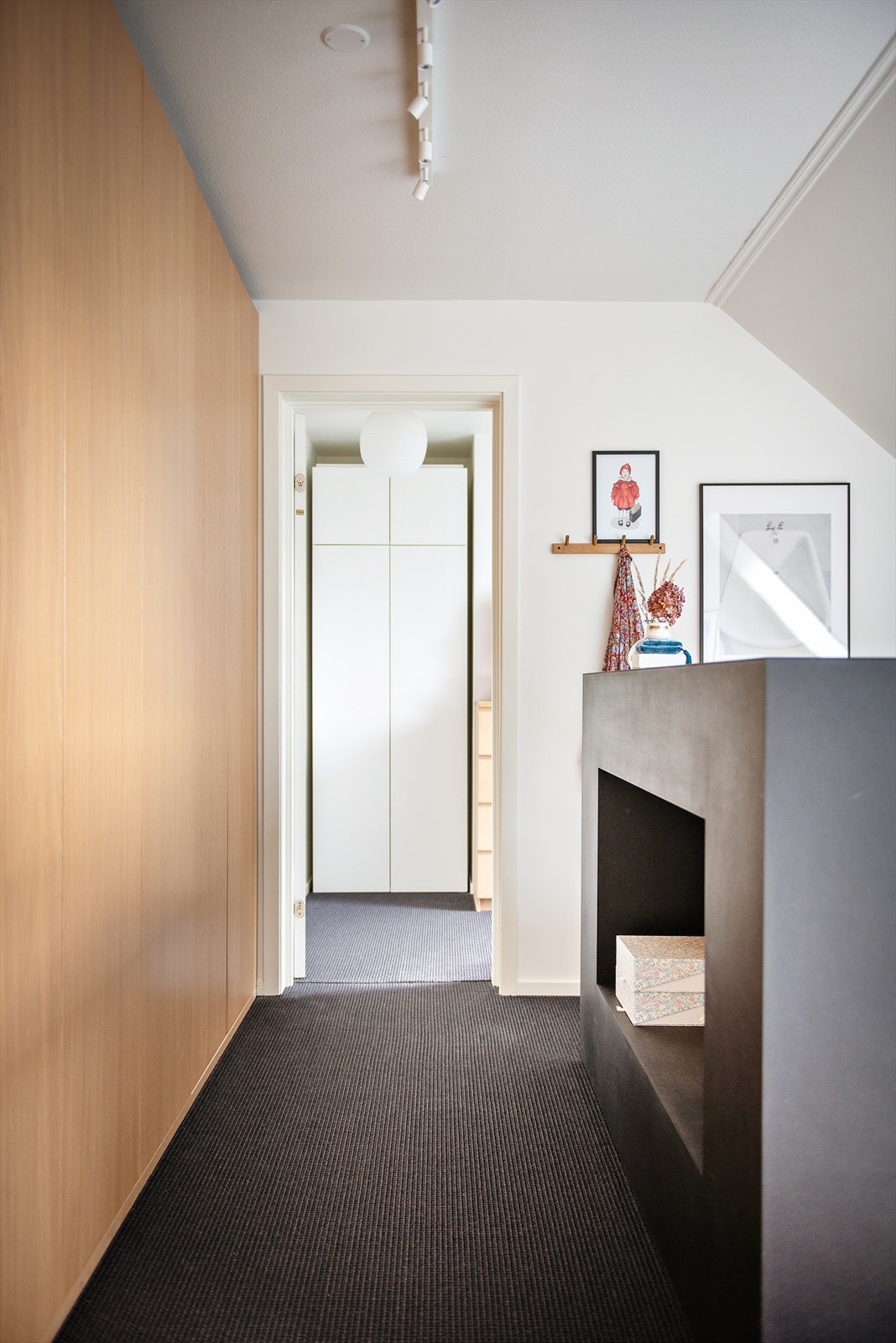 Fra hovedsoverommet er det direkte adkomst til leilighetens 2. soverom Galleribilde