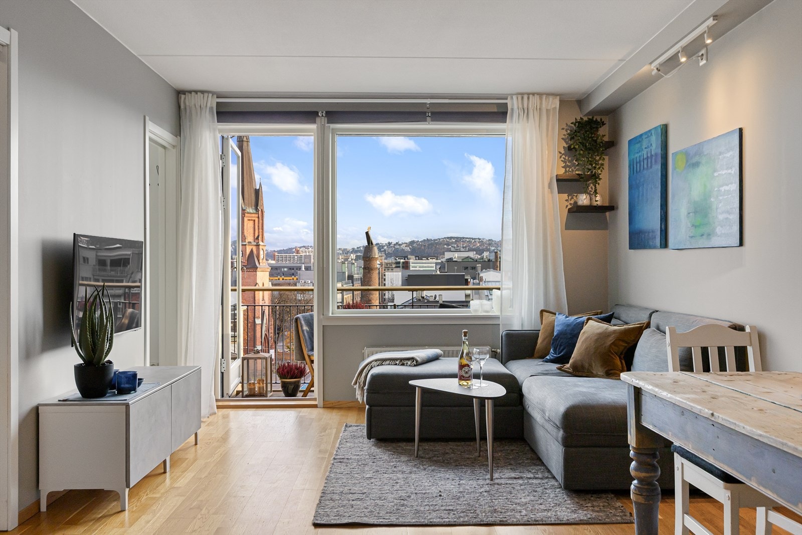 Varmtvann, fyring, internett m.m inkl. i felleskostnadene. Galleribilde