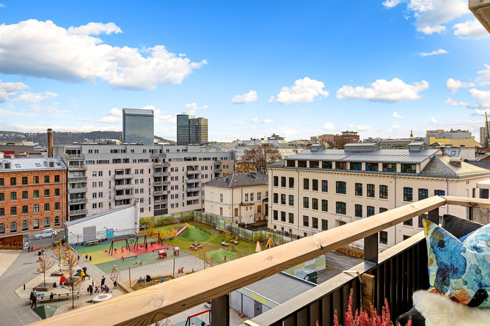 Her er det gode solforhold og plass til utemøbler. Galleribilde