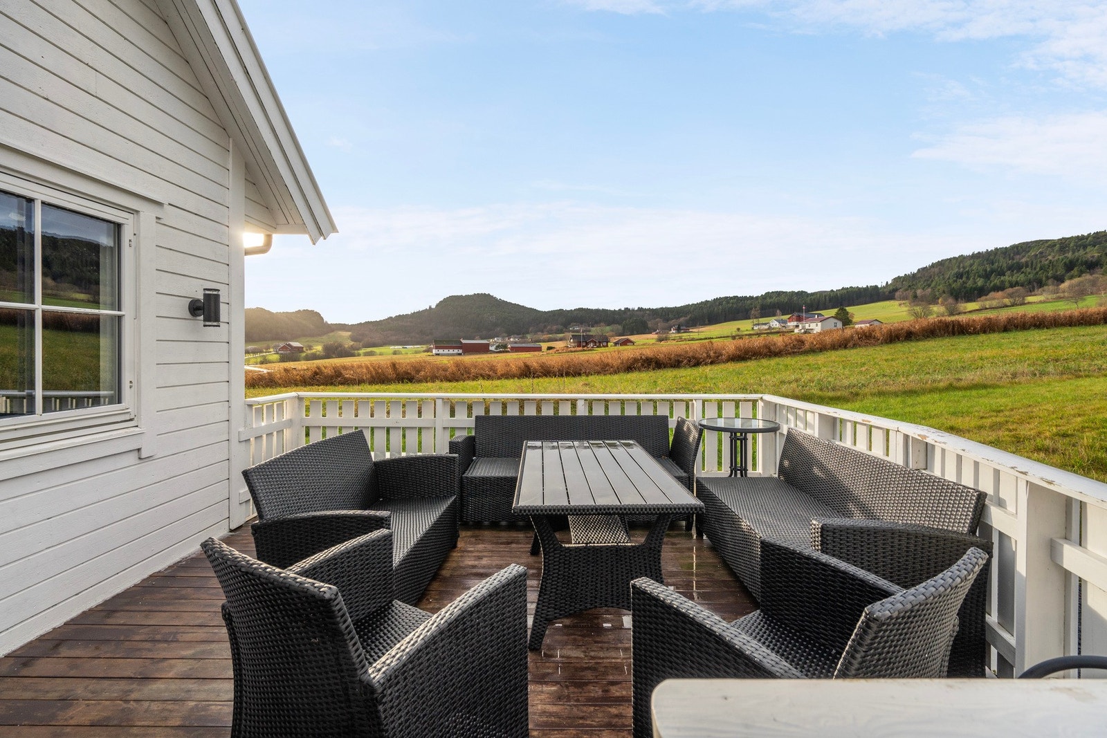 Terrasse ved inngangsparti Galleribilde