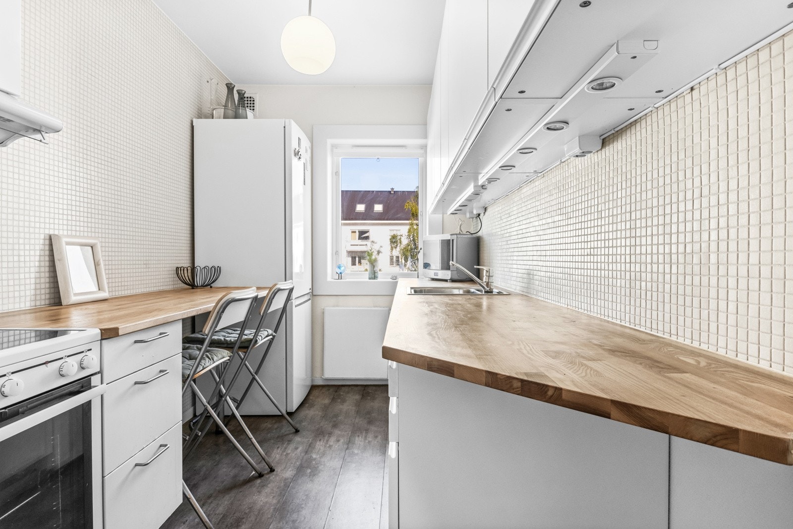 Plassen er godt utnyttet og har i tillegg rom for en spiseplass. Galleribilde