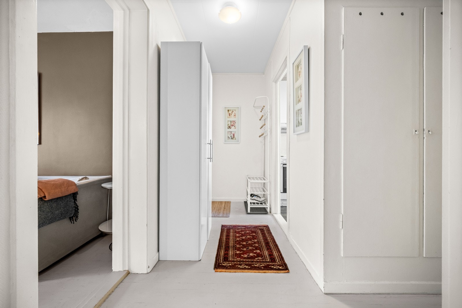 Leiligheten har god romfølelse og mye oppbevaringsplass. Galleribilde