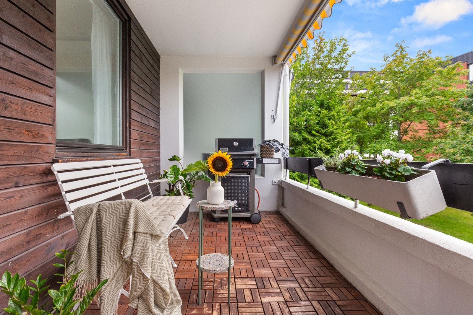 er er det god plass til utemøbler og grill. Galleribilde
