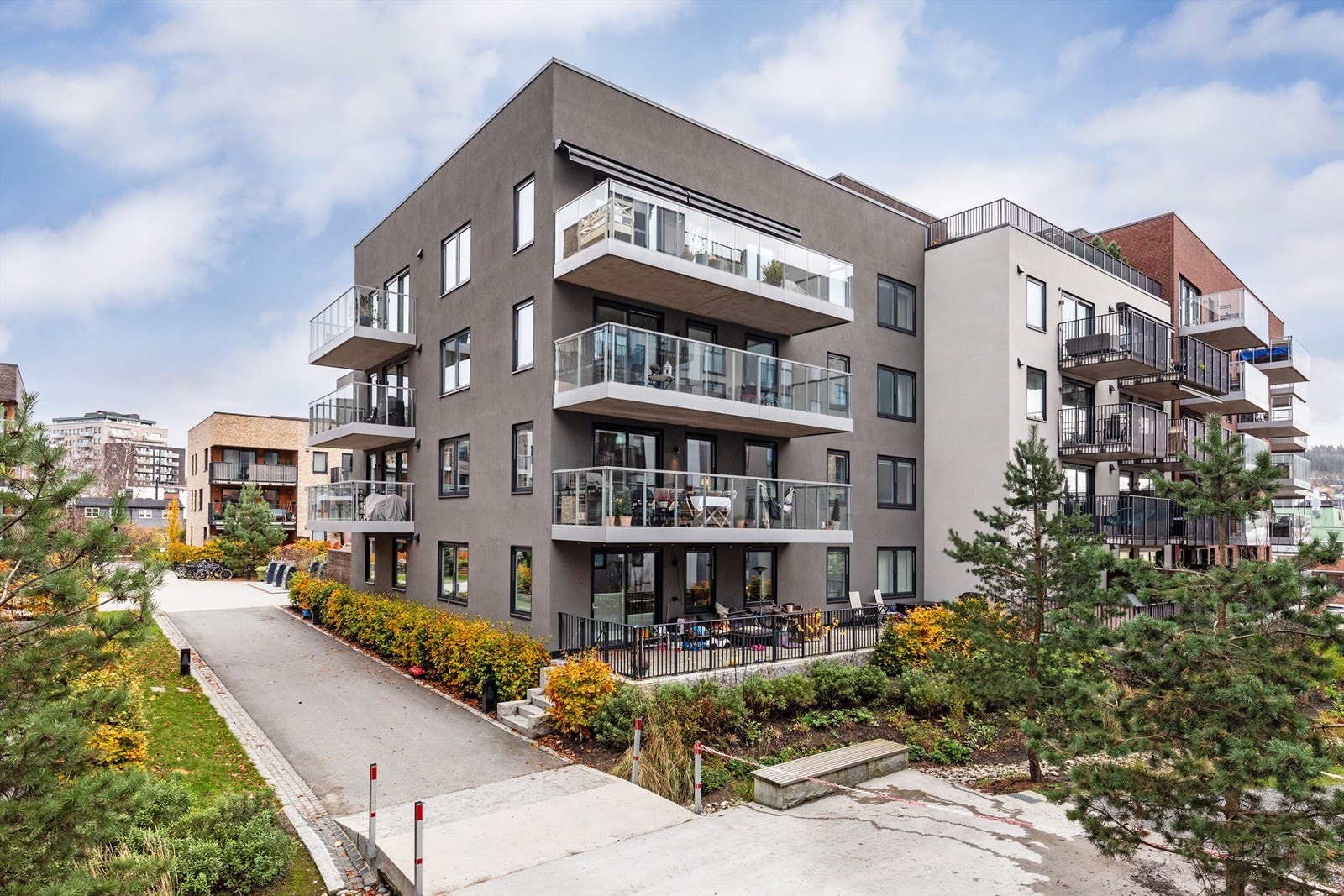 Leiligheten ligger fint til på hjørnet i 2. etasje. Galleribilde