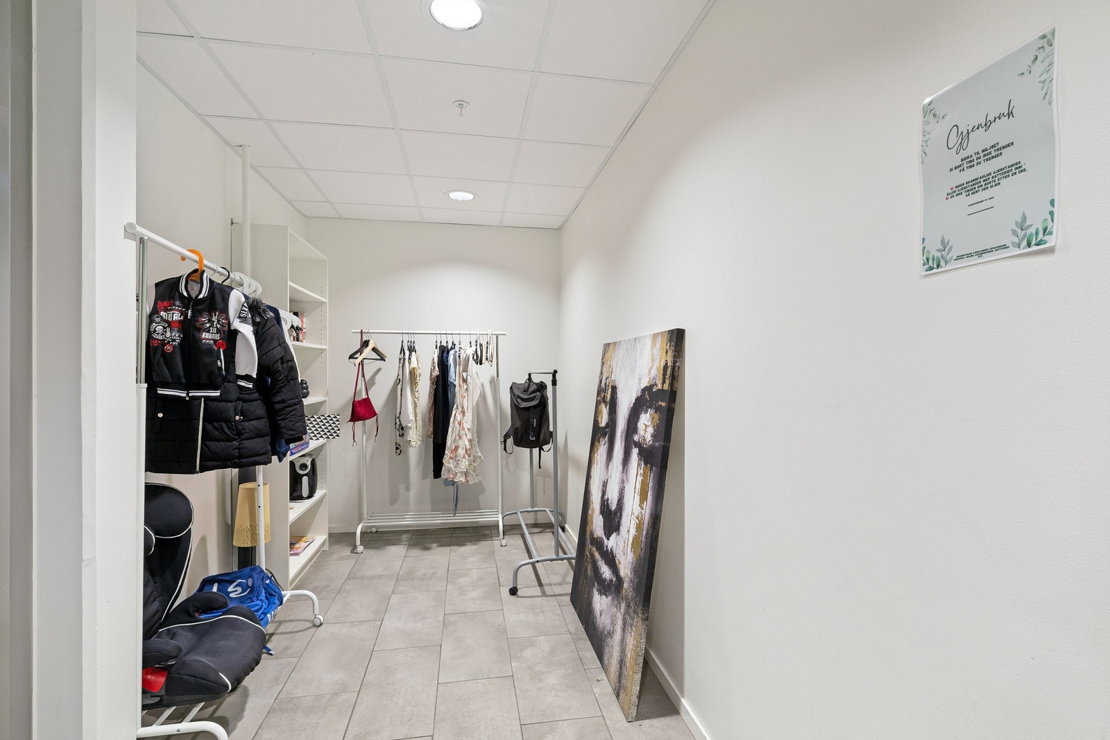 I oppgangen er det et prøveprosjekt på en minigjenbruksstasjon Galleribilde