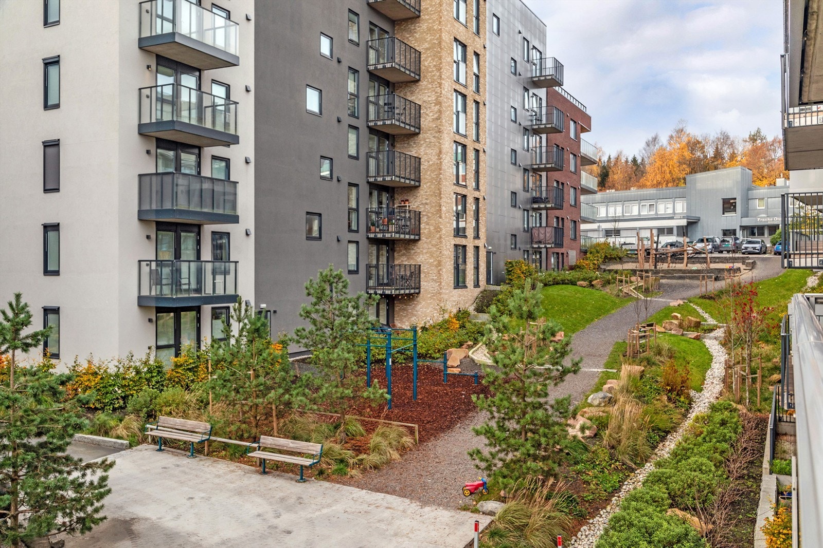 Leiligheten ligger fint til ut mot markapassasjen. Galleribilde