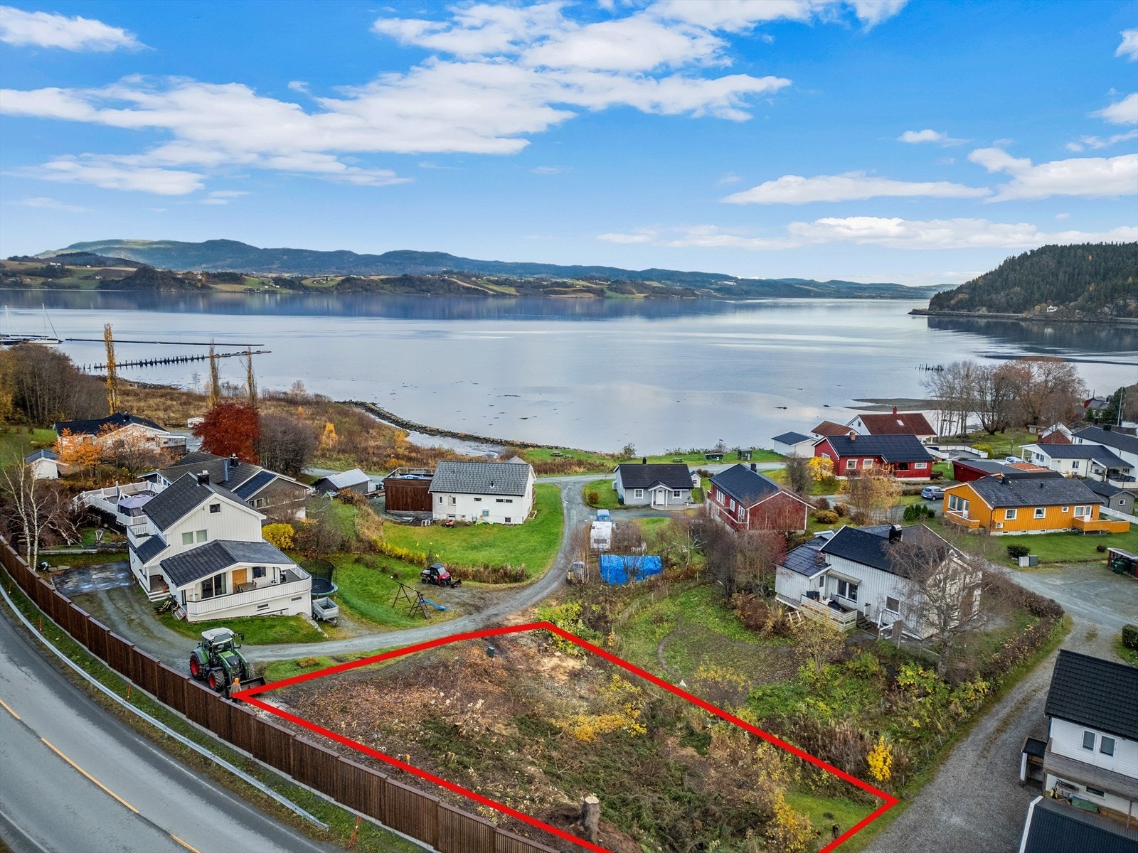 Velkommen til Langbakkan 21, og denne flotte tomten med en fantastisk beliggenhet! Galleribilde